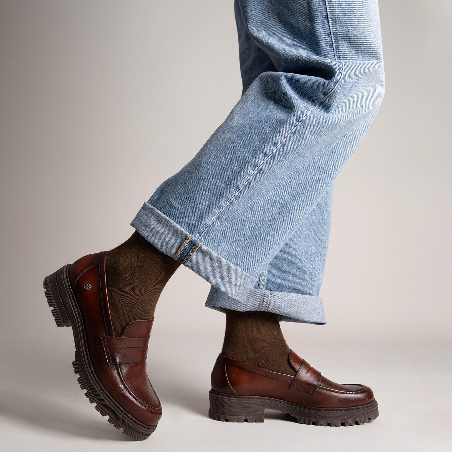 TRAVIS - Mocasin de piel de napa cepillada TABACO