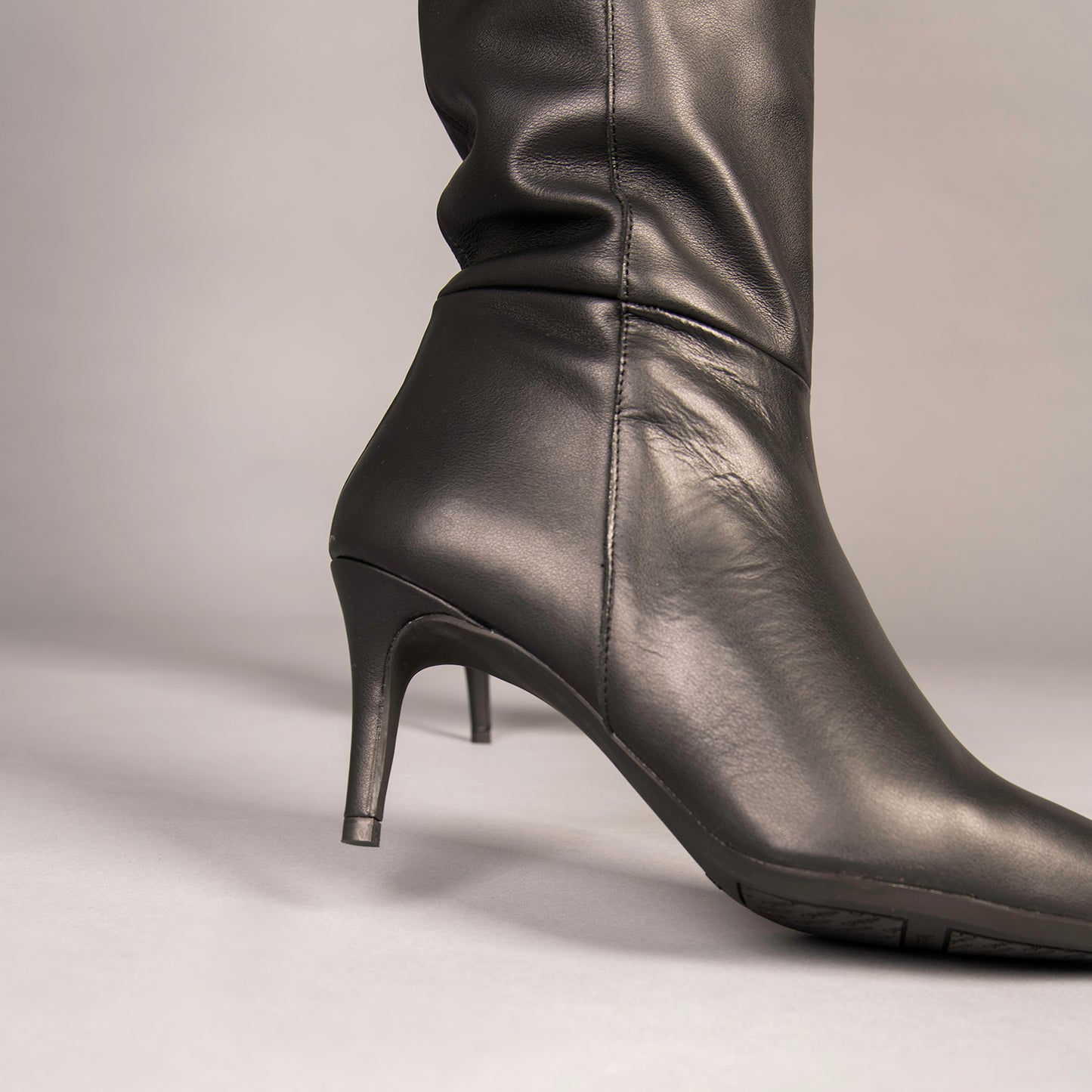 MANHATTAN – Botas de piel con tacón fino NEGRO