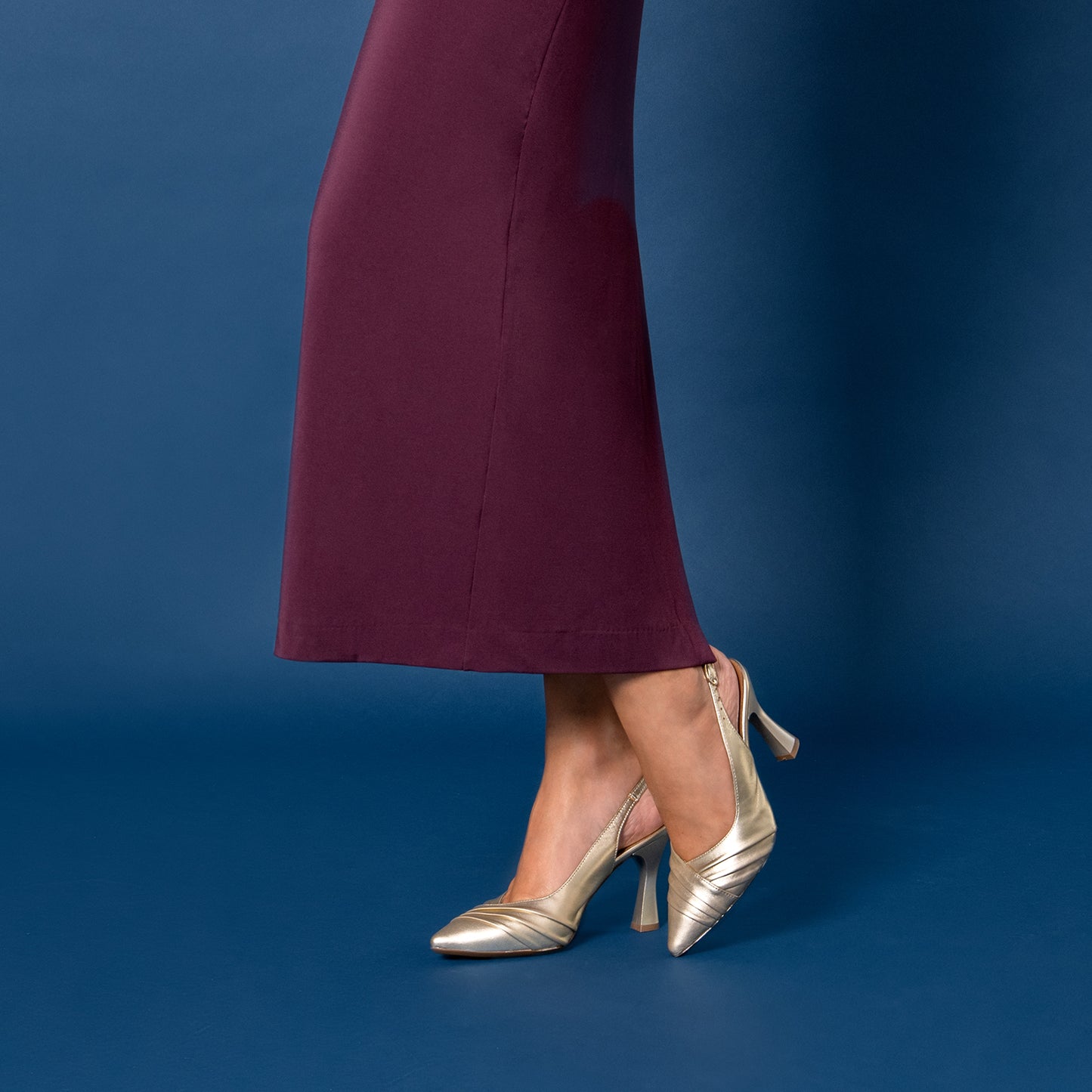 CARLA– Zapato de tacón alto destalonado PLATINO