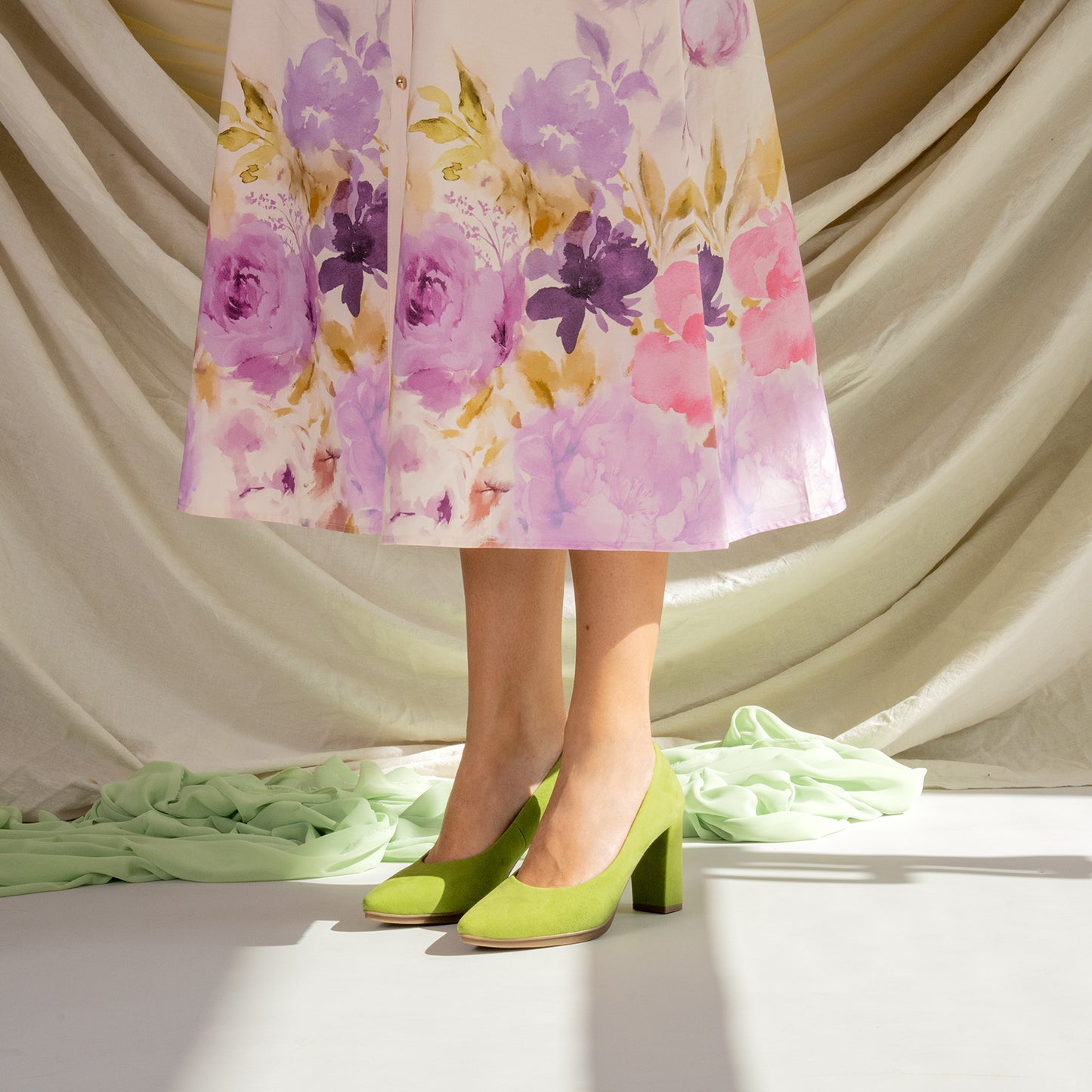 URBAN – Zapatos de tacón alto de ante PISTACHO