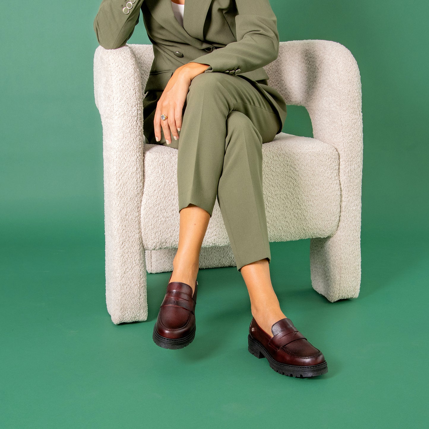 TRAVIS - Mocasin de piel de napa cepillada BURDEOS