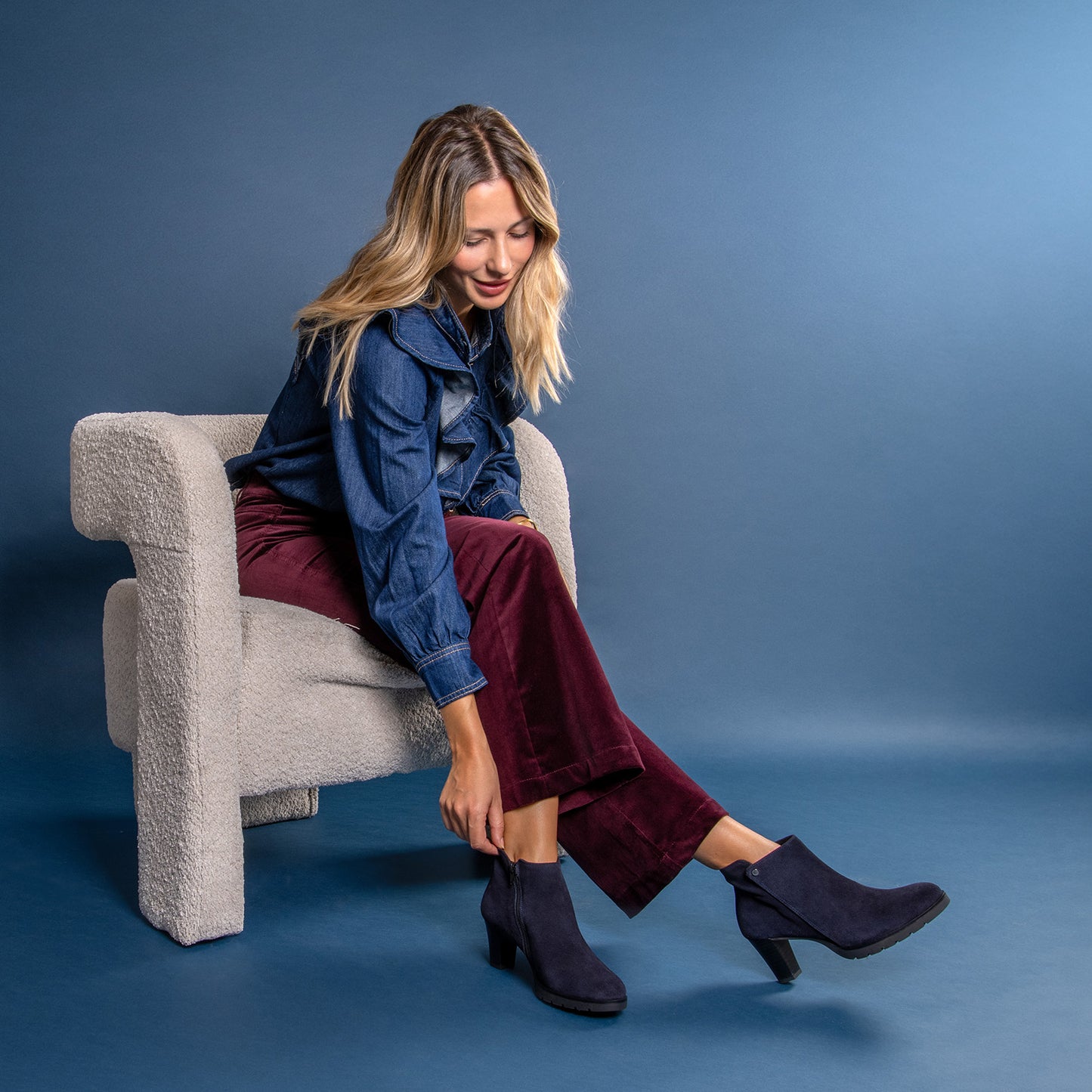 PRAGA – Botines con tacón de piel de seraje MARINO