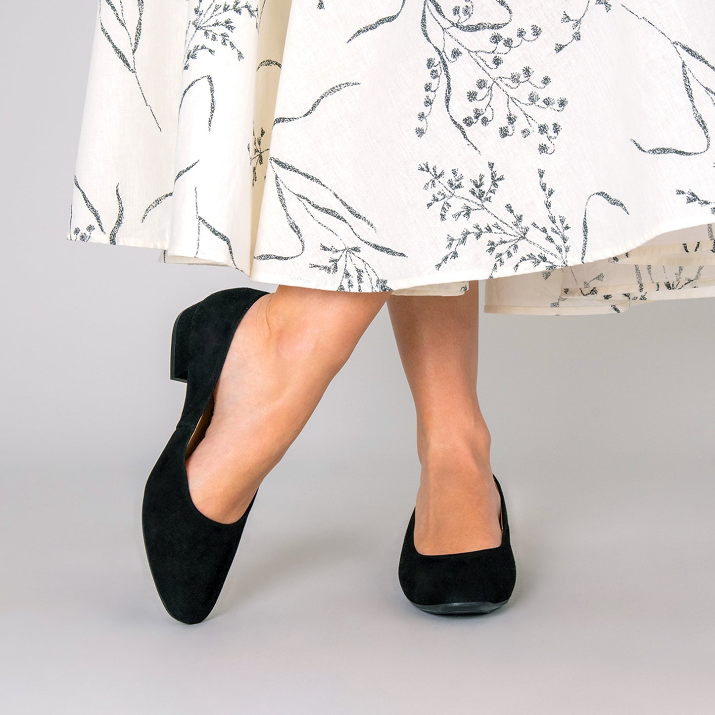 URBAN XS – Zapatos de tacón bajo de napa metalizada PLATINO