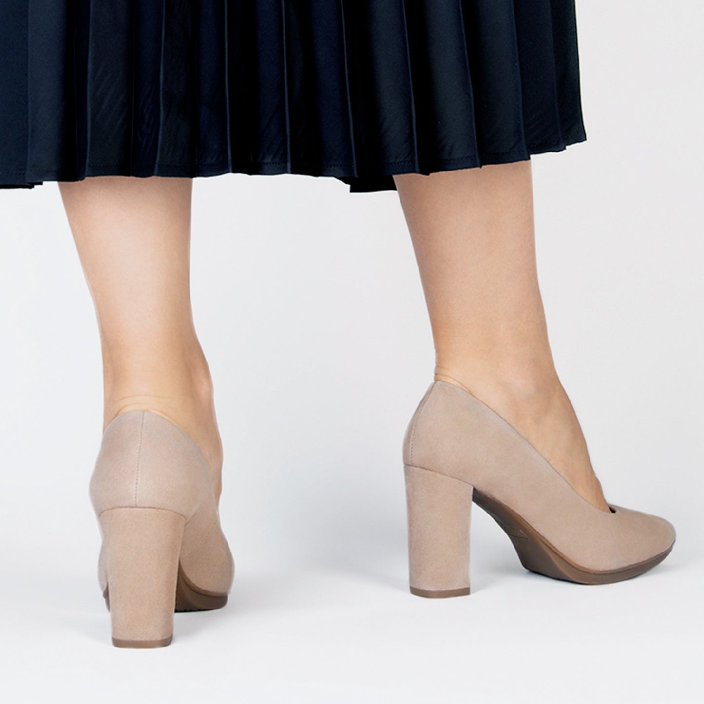 URBAN - Zapatos de tacón alto de ante en NUDE