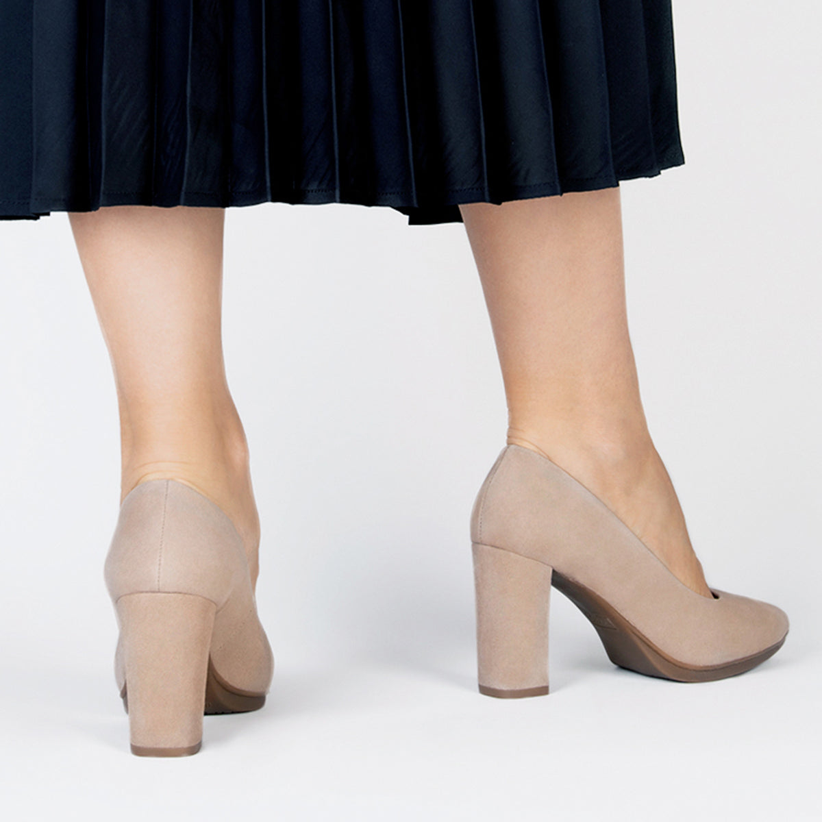 URBAN – Zapatos de tacón alto de ante NUDE