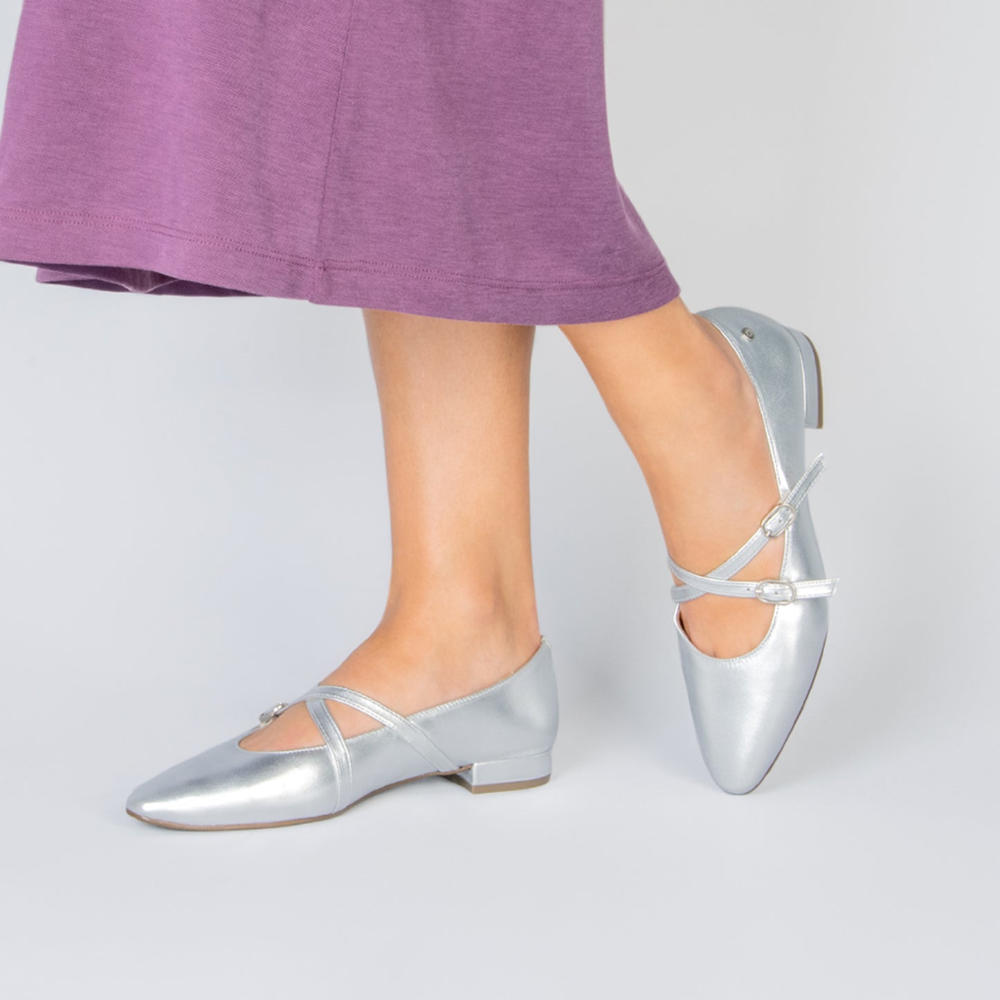 TERESA - Mercedita de tacón bajo con tiras cruzadas PLATA