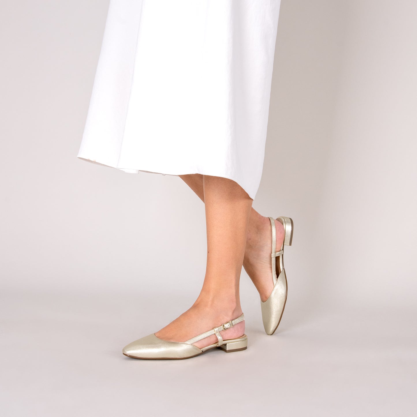 BRUNCH – Zapatos Planos Destalonados PLATINO