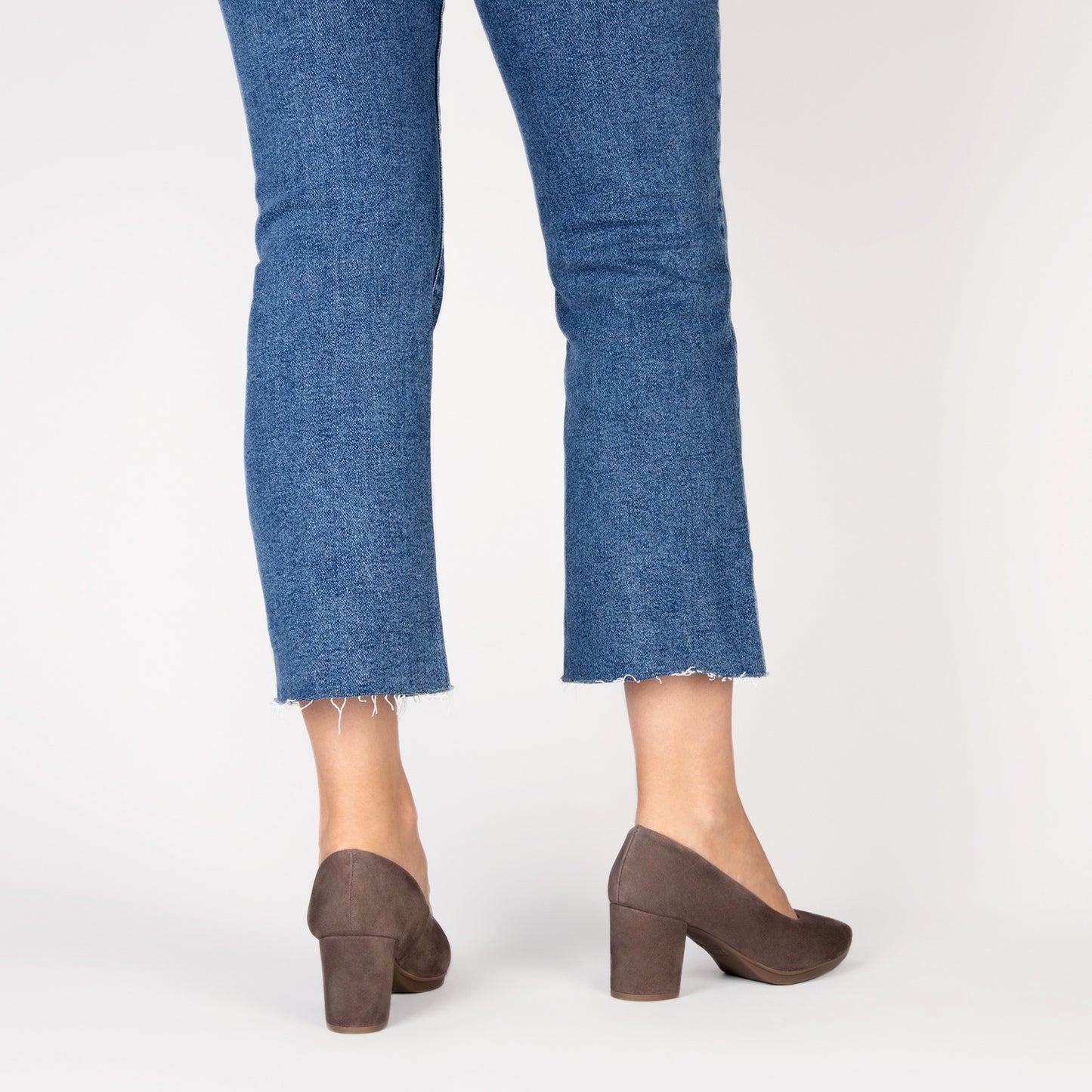 URBAN S - Zapatos de tacón medio de ante MARRÓN