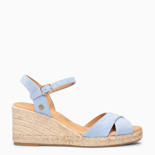 CALPE - Cuña de yute artesanal con tiras cruzadas CELESTE