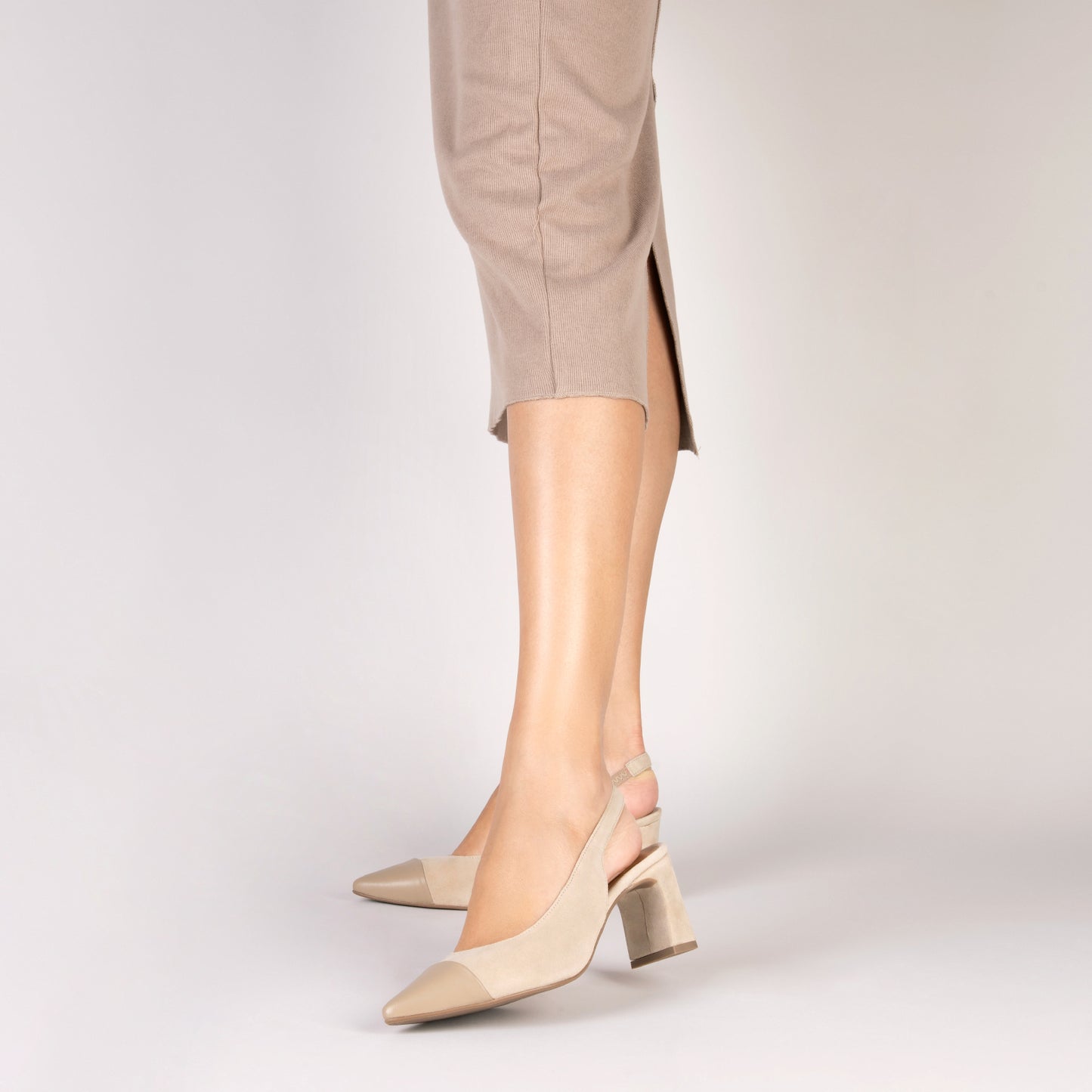 DIANA – Zapato destalonado de mujer BEIGE