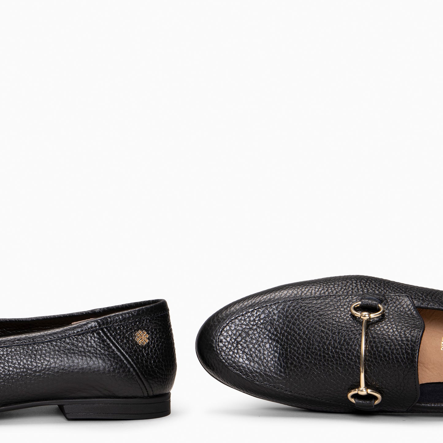 STYLE – Mocasines planos con adorno metalizado  NEGRO