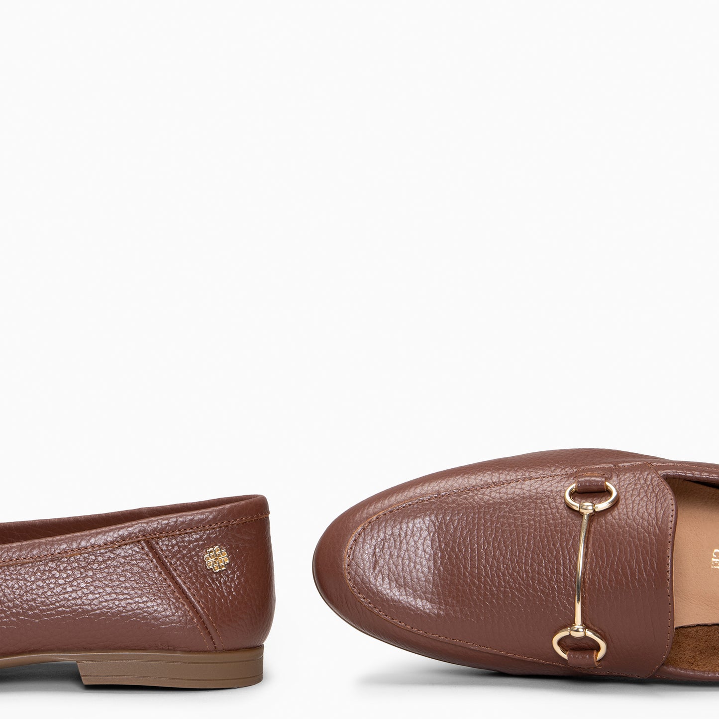 STYLE – Mocasines planos con adorno metalizado CUERO