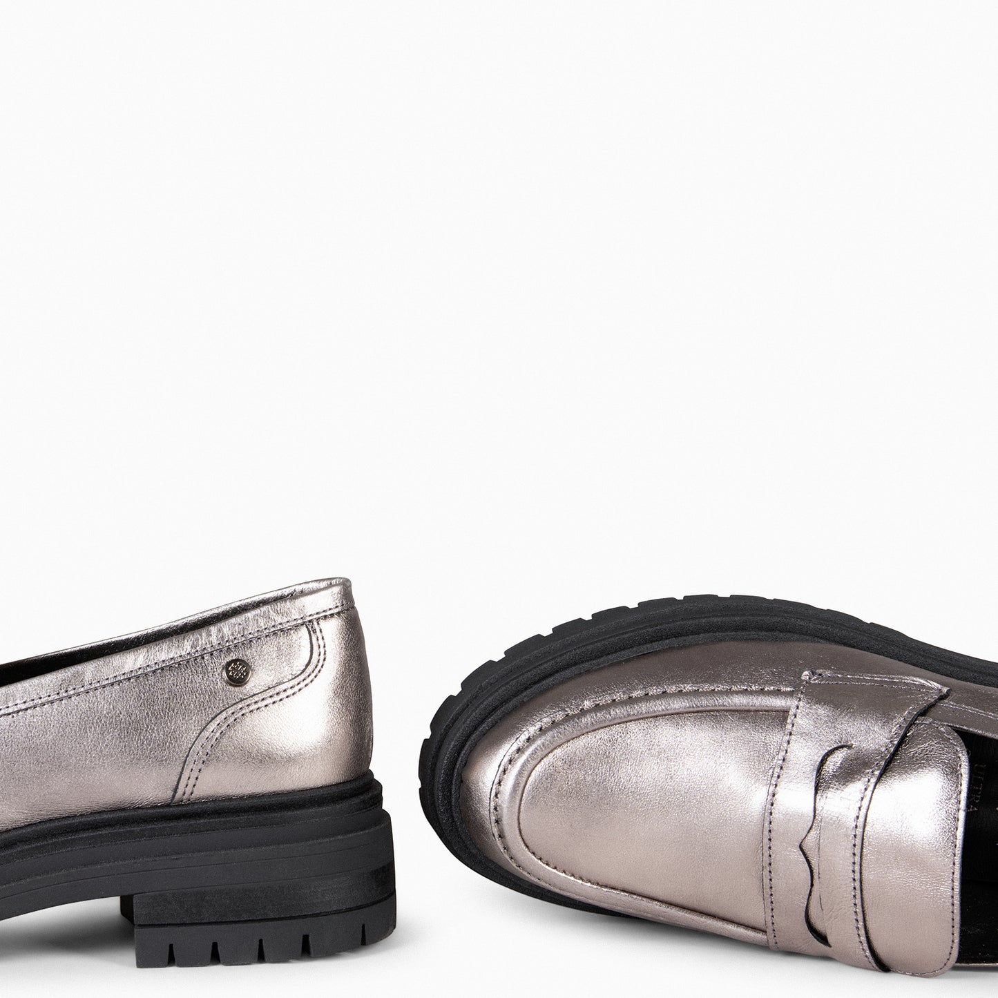 TAYLOR – Mocassins com sola de metal