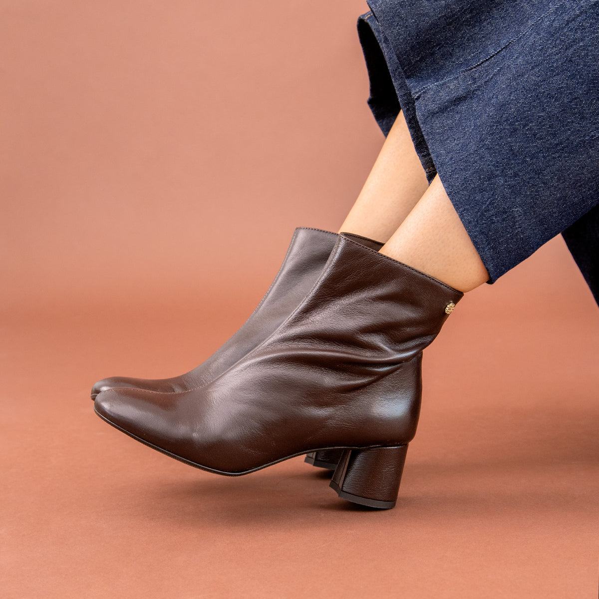 RUBI - Botines de tacón de piel MARRON