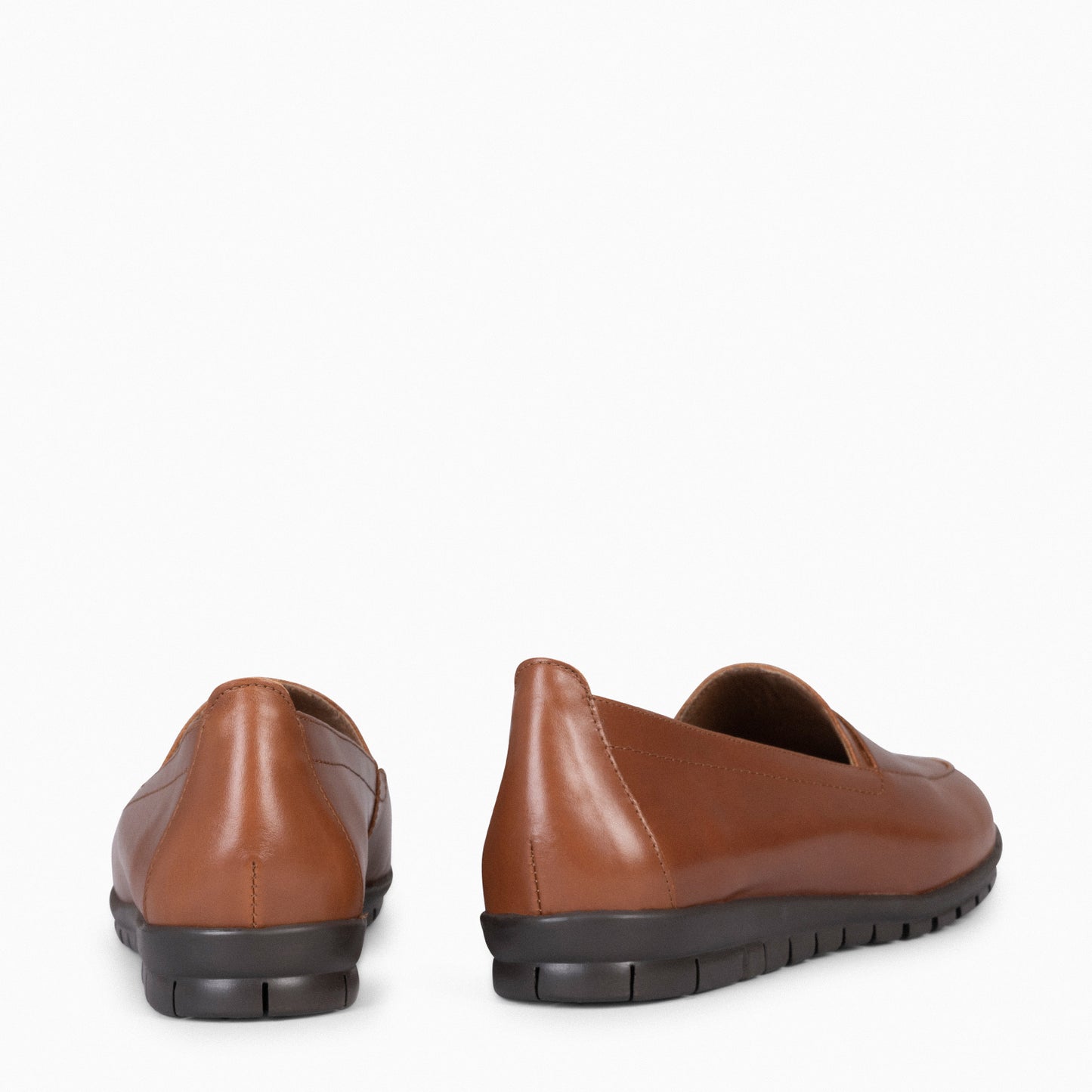 360 – Mocasines con antifaz y cuña interna CUERO