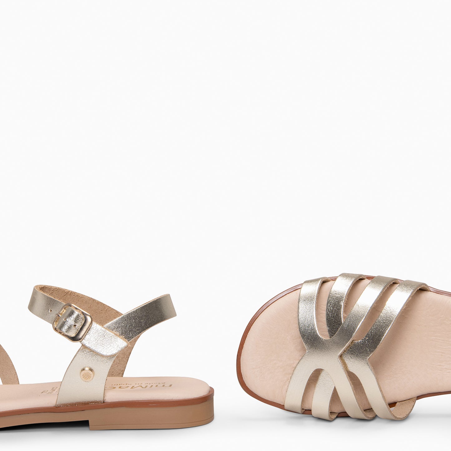 BELISA- Sandalia plana de piel de vaquetilla en PLATINO