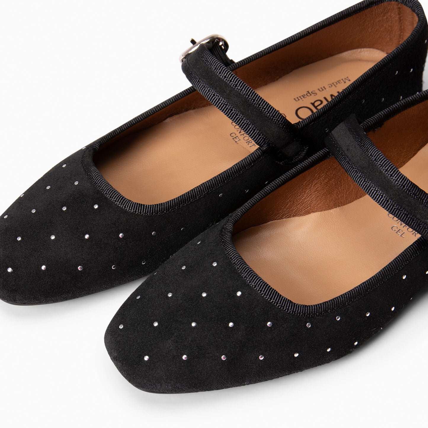 NOVA - Merceditas con puntera cuadrada con tachas en NEGRO