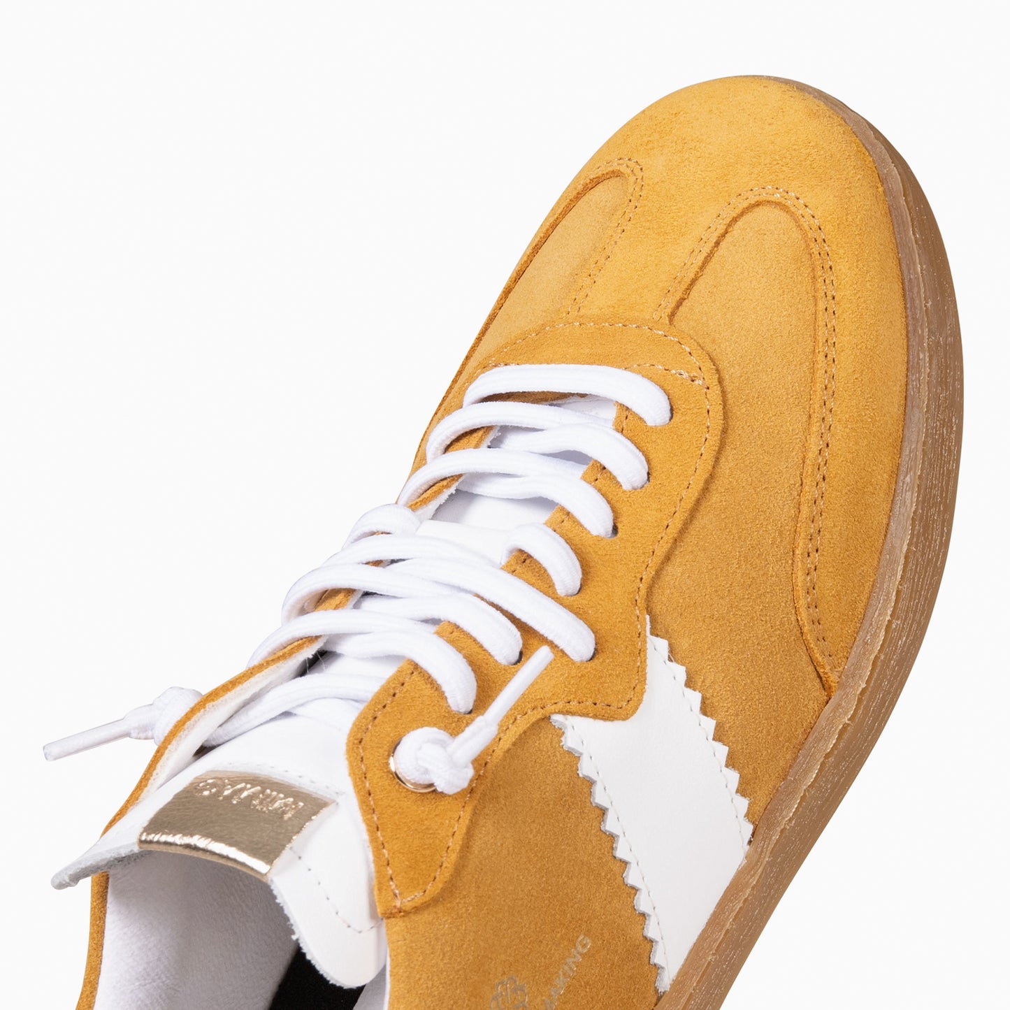 STÜDIO 01 - DEPORTIVOS MOSTAZA