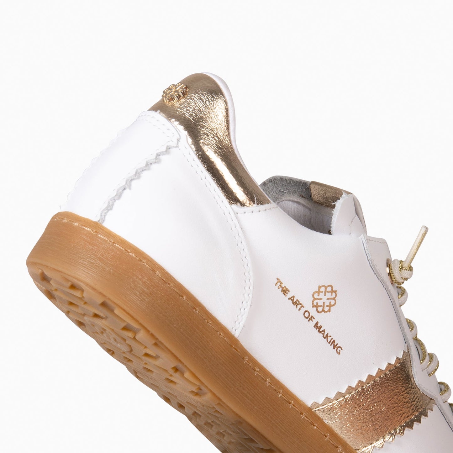 STÜDIO 01 - DEPORTIVOS ORO BLANCO