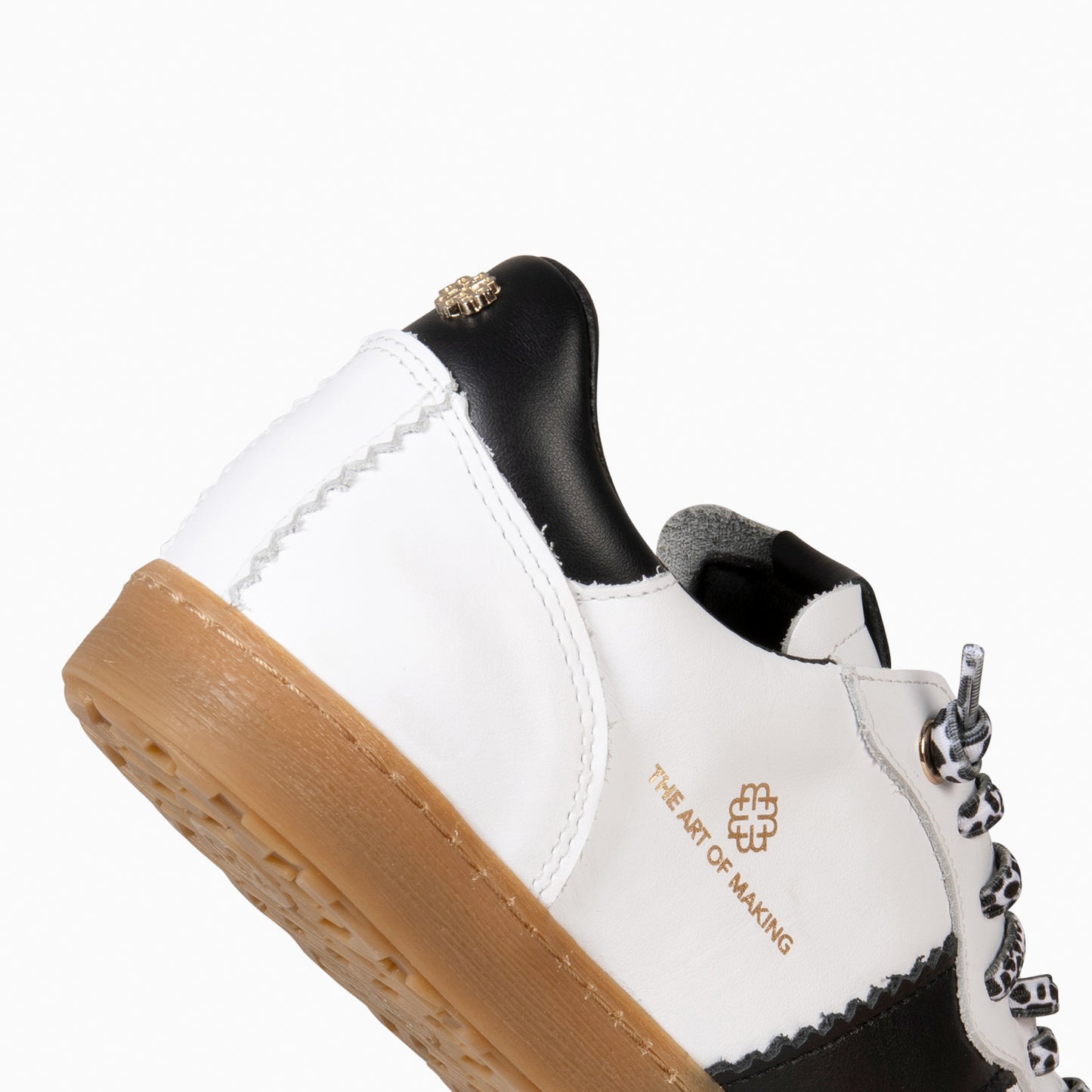 STÜDIO 01 - DEPORTIVOS LEOPARDO