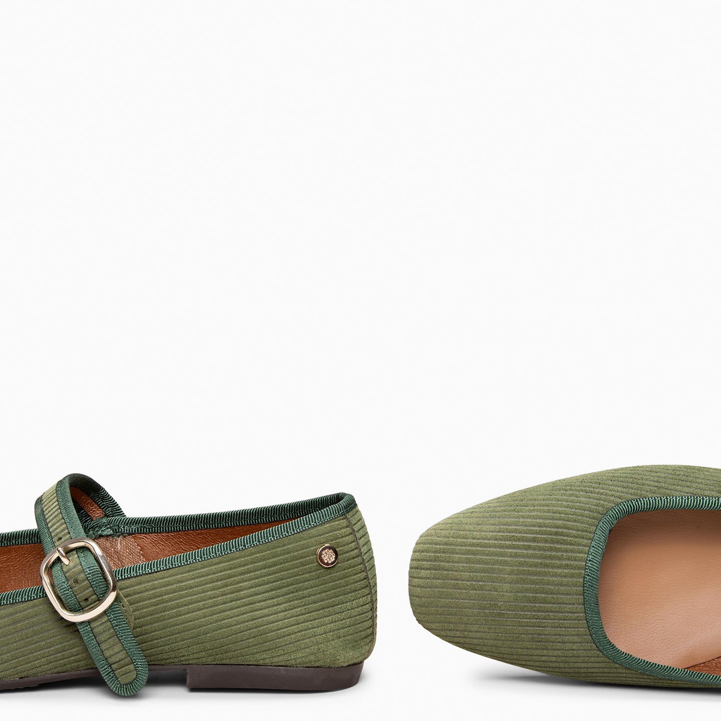 LARA – Merceditas con tira de pana en VERDE