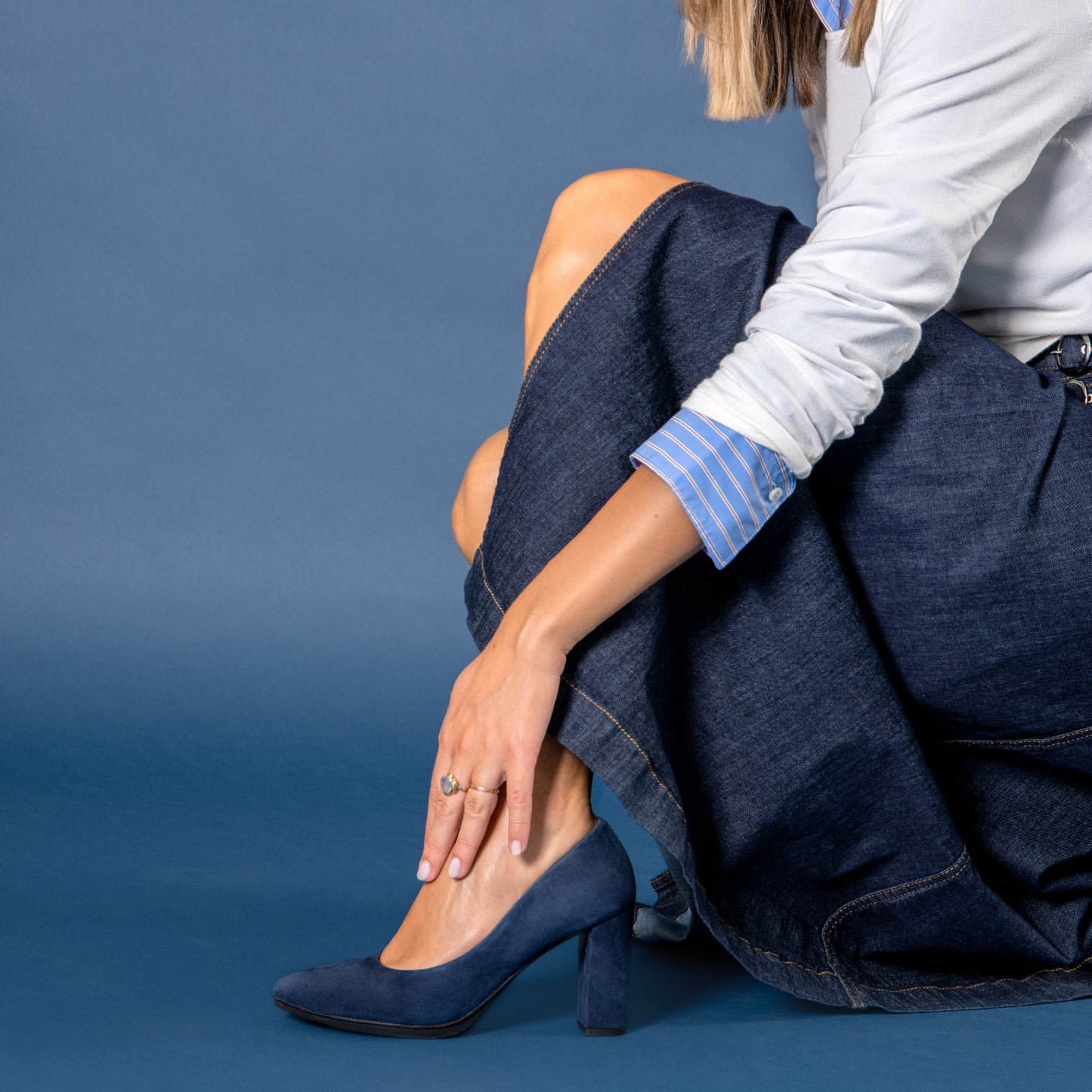 URBAN – Zapatos de tacón alto de ante MARINO