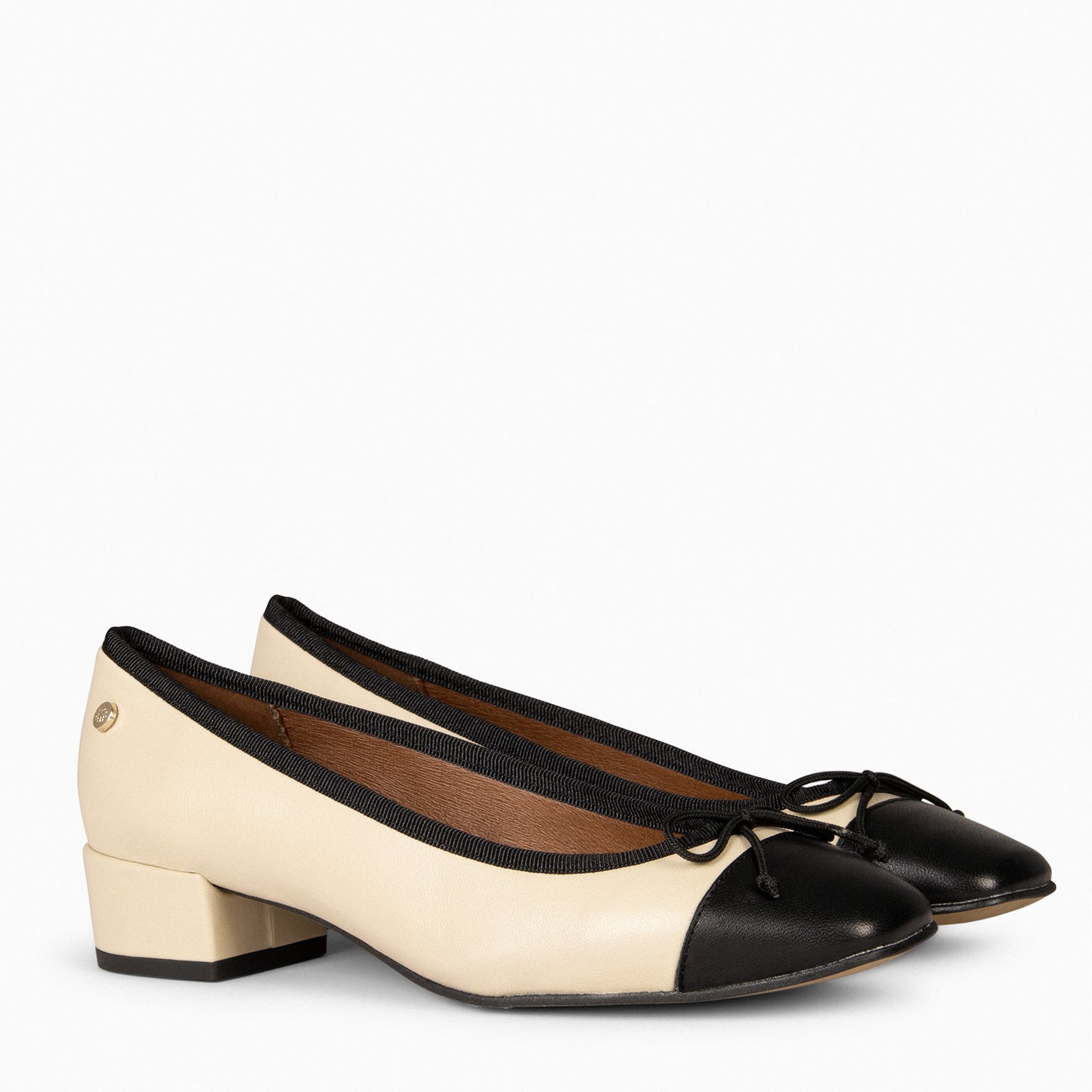 GLAMOUR – Bailarinas con tacón y puntera de charol BEIGE NEGRO