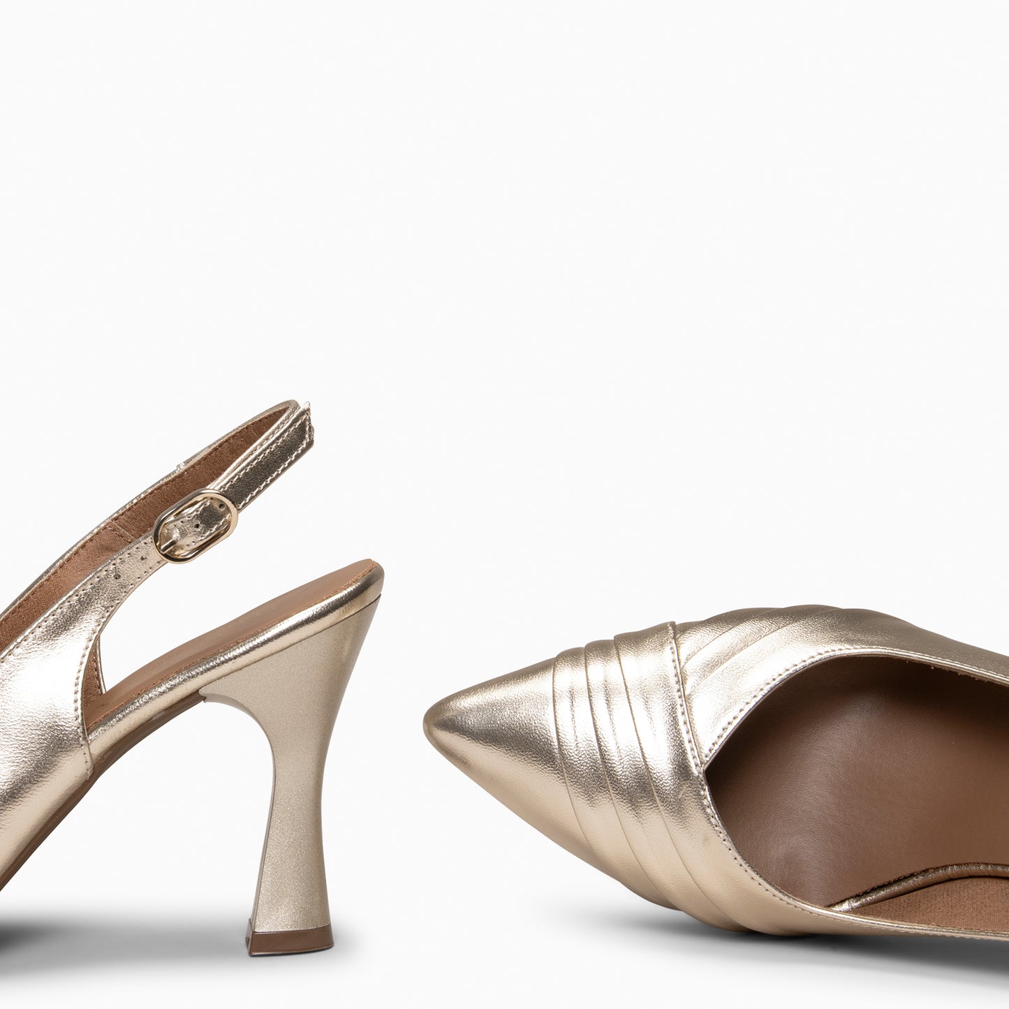 CARLA– Zapato de tacón alto destalonado PLATINO