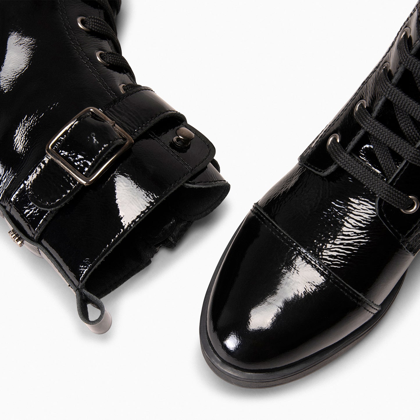 BELFAST – Botines con cordones de piel CHAROL NEGRO