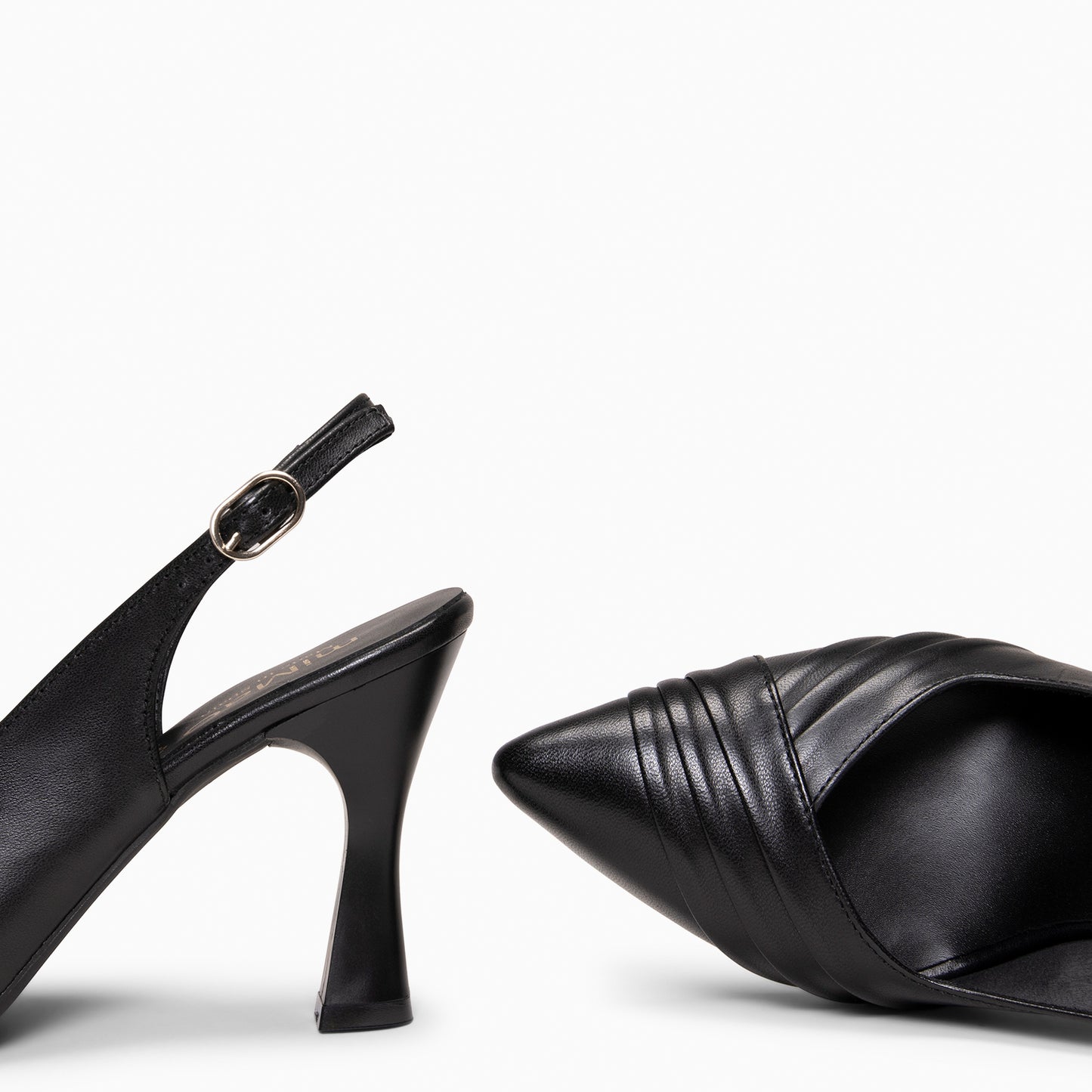 CARLA– Zapato de tacón alto destalonado NEGRO