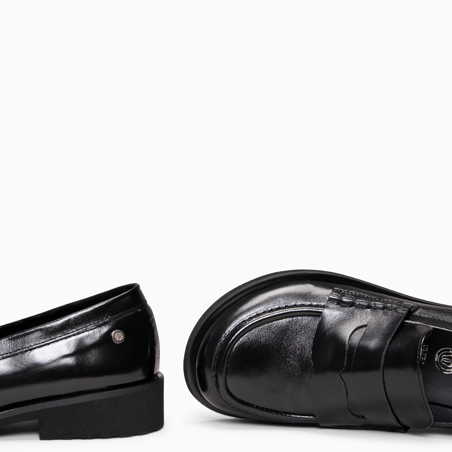 HARVARD – mocasines planos de piel NEGRO