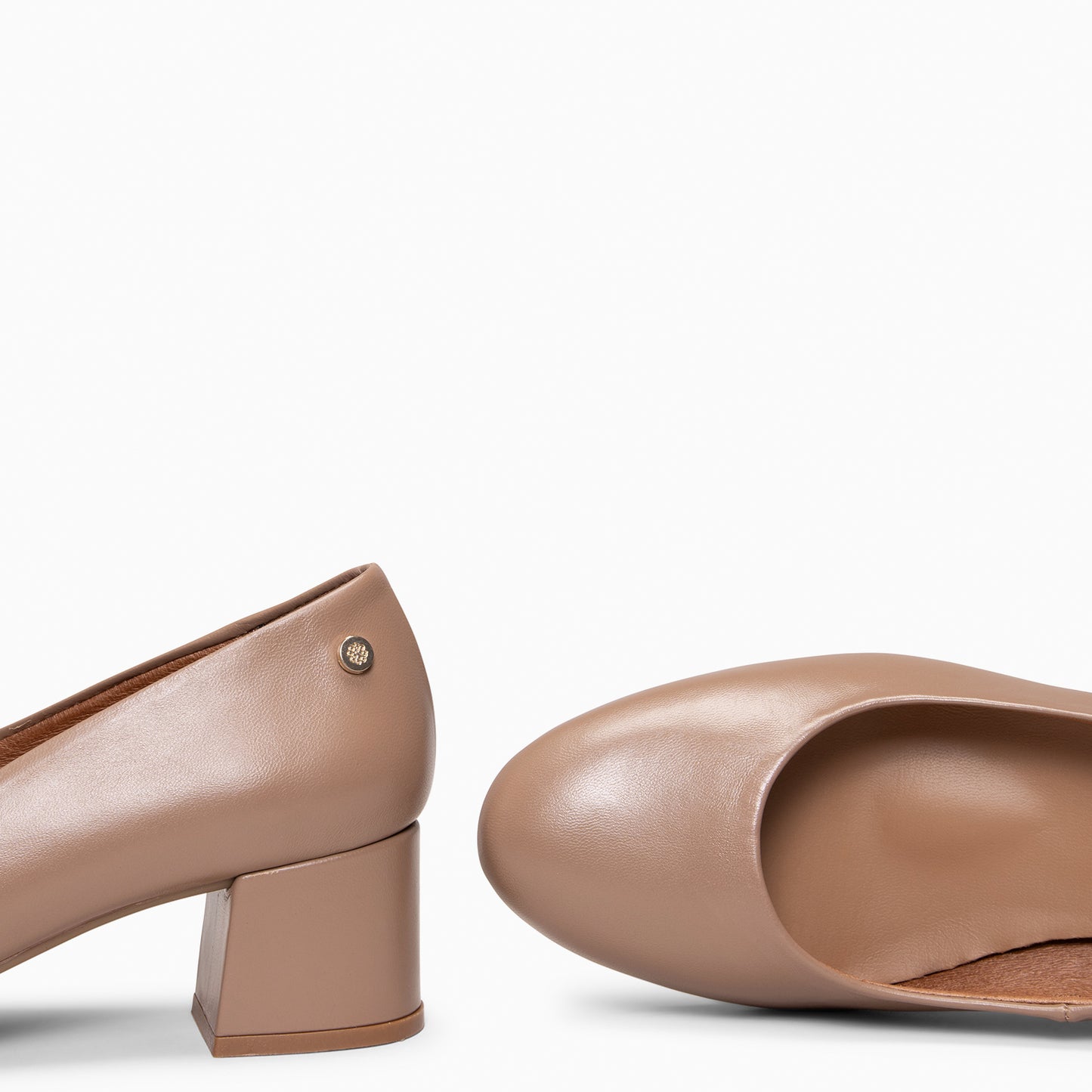 URBAN REDONDO SALÓN – Zapatos de tacón bajo de napa TAUPE