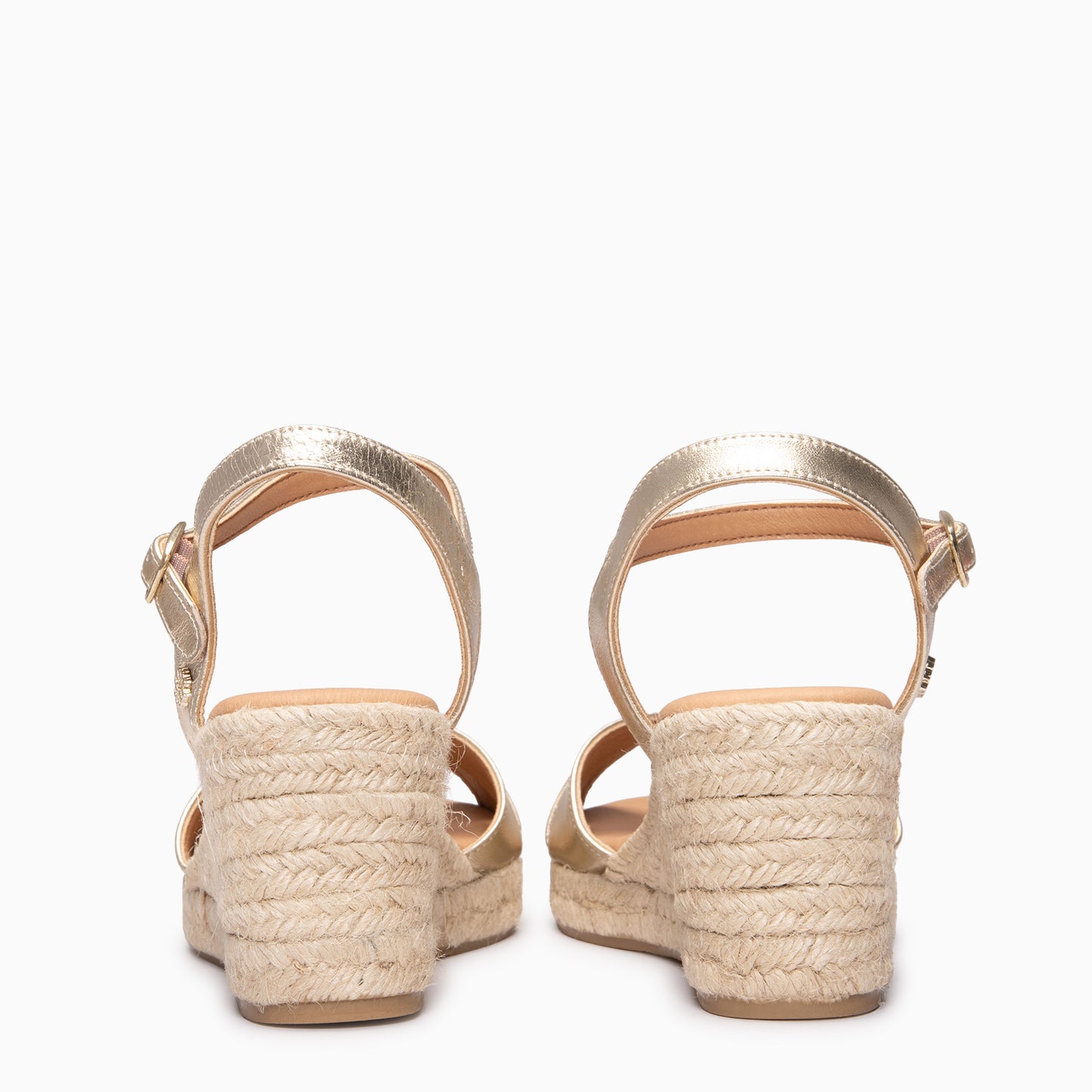 CALPE - Cuña de yute artesanal con tiras cruzadas PLATINO