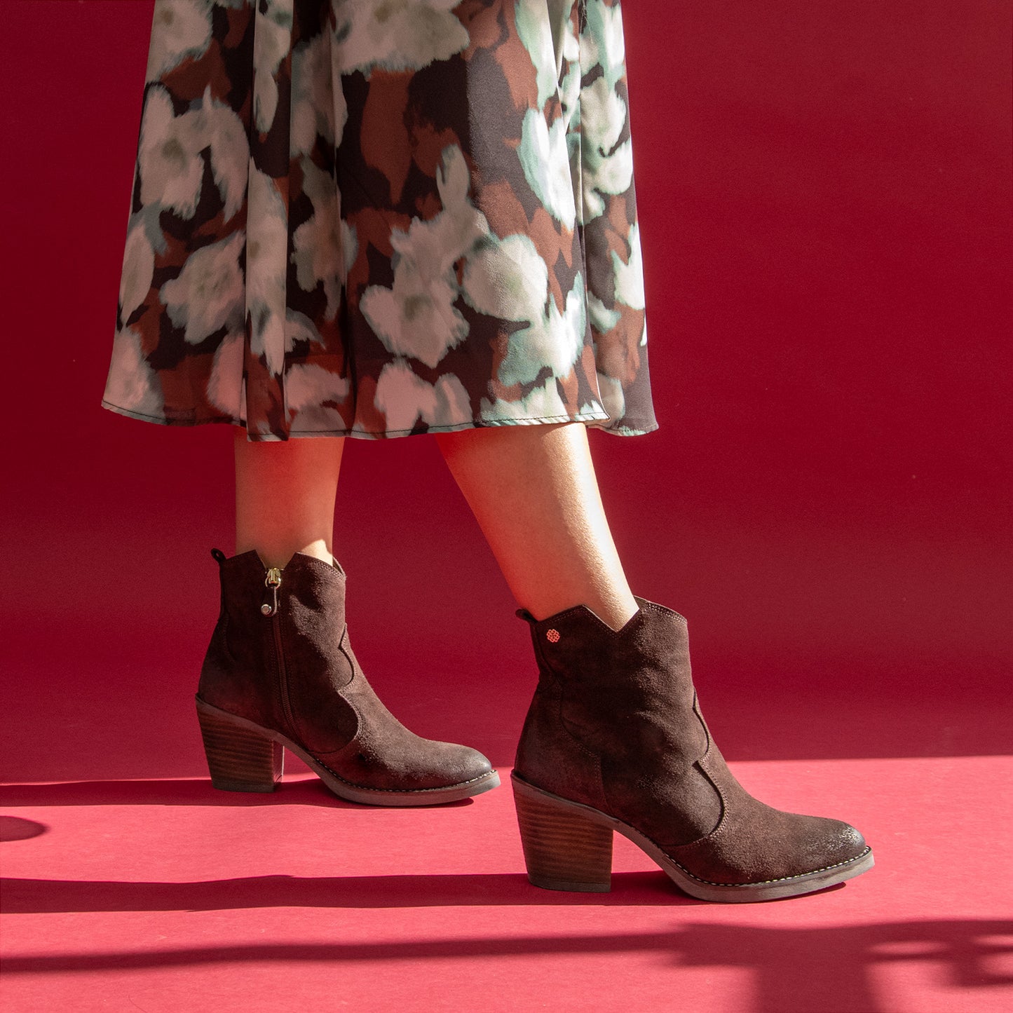 BEDFORD – Botines cowboy con tacón CAMEL