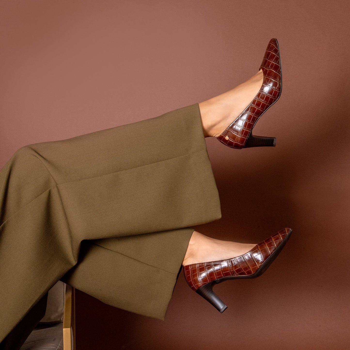 SABELA COCO – Zapato de tacón medio en piel NEGRO