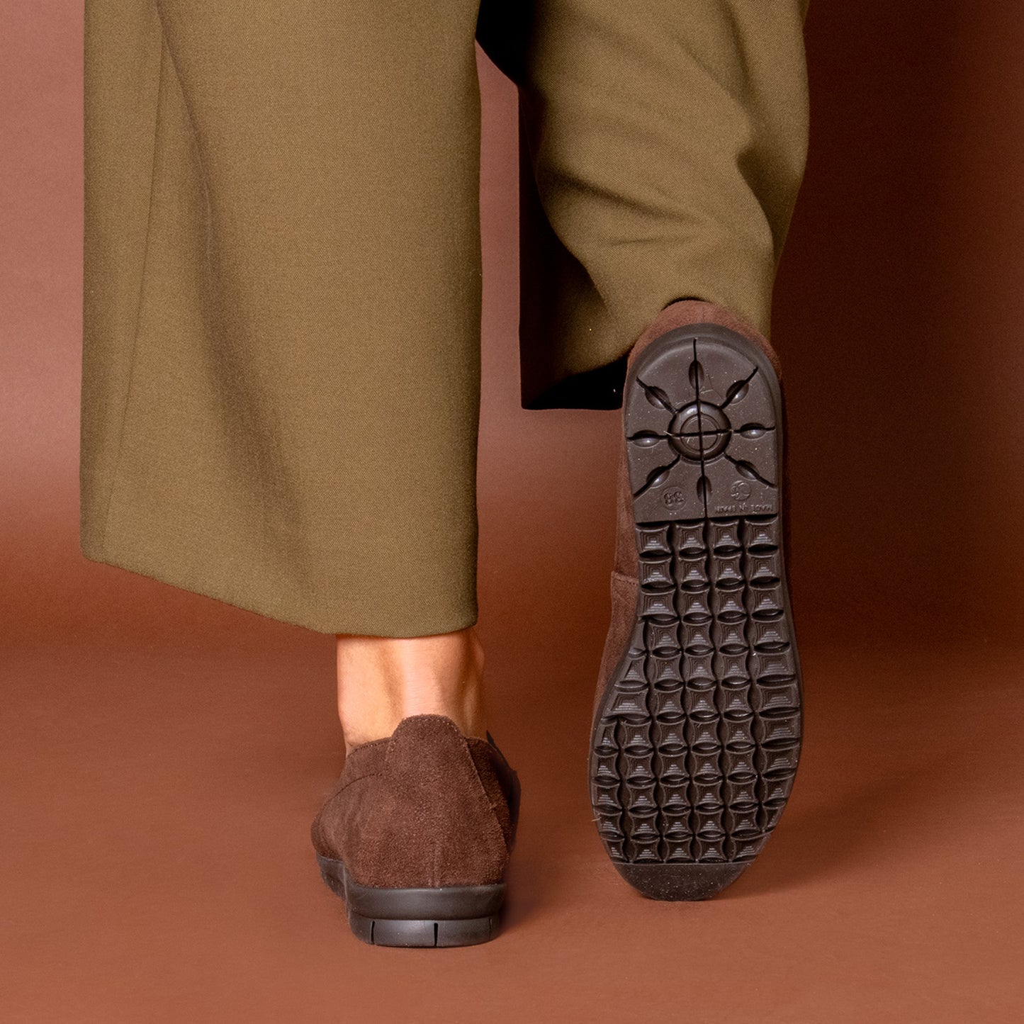 360 – Mocasines con antifaz y cuña interna MARRON