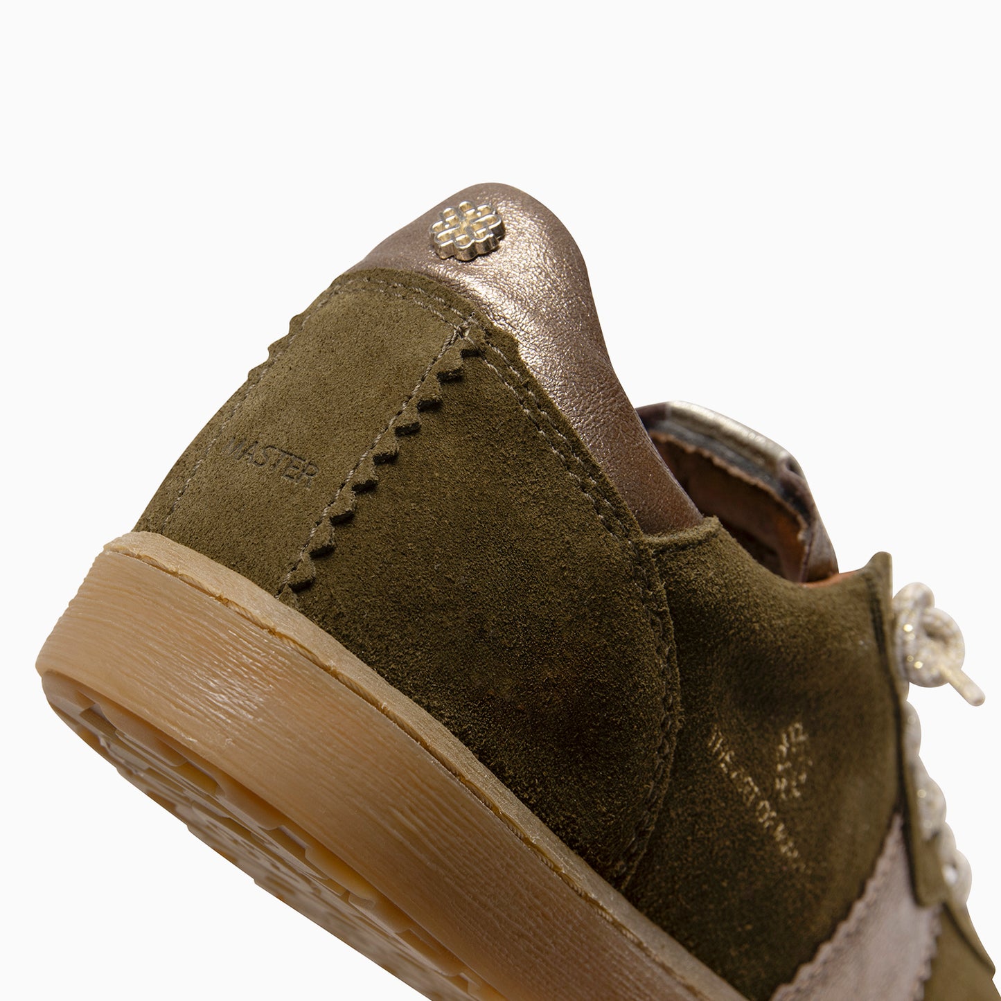 STÜDIO 01 - Deportivos  KAQUI