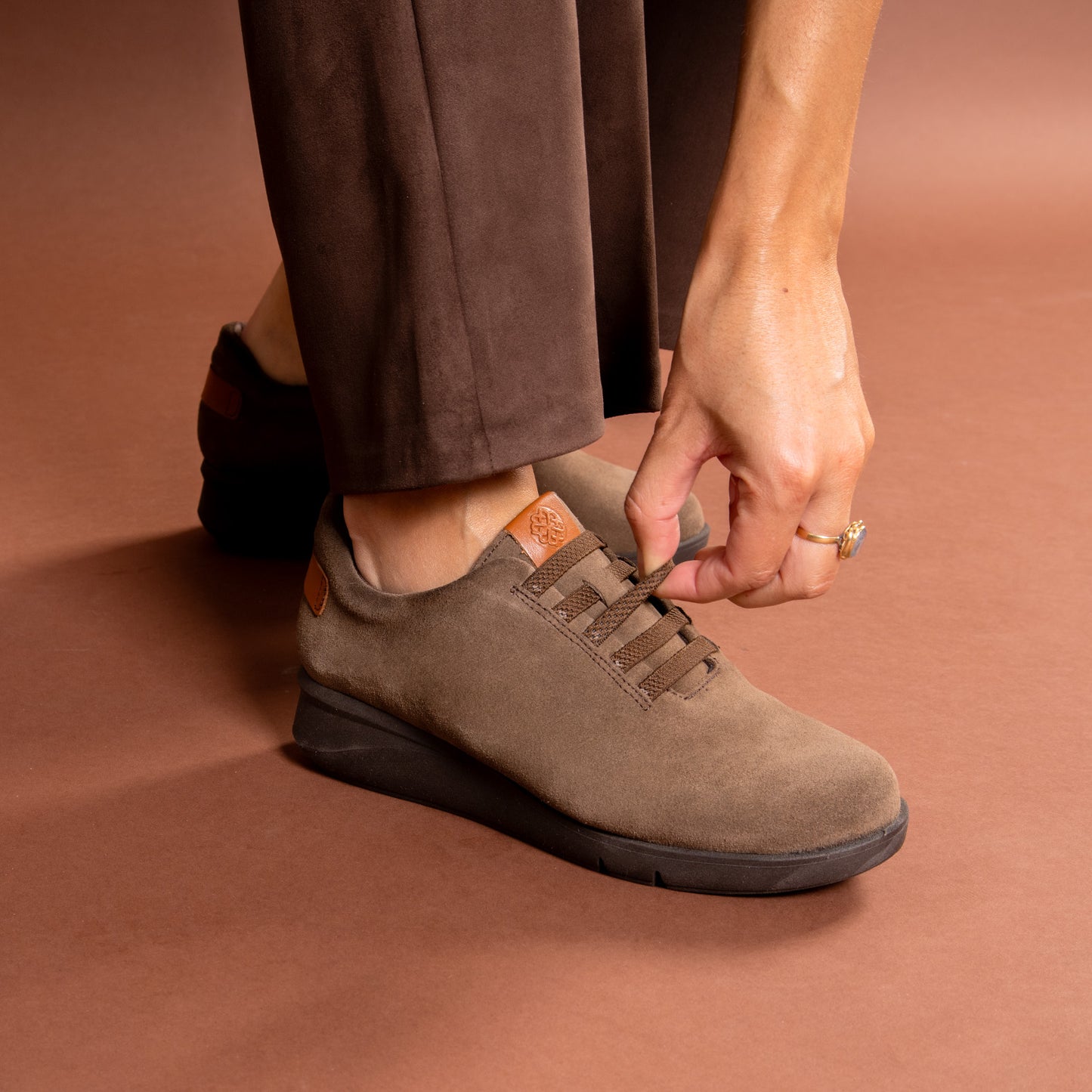 FLY – DEPORTIVO CON CUÑA TAUPE