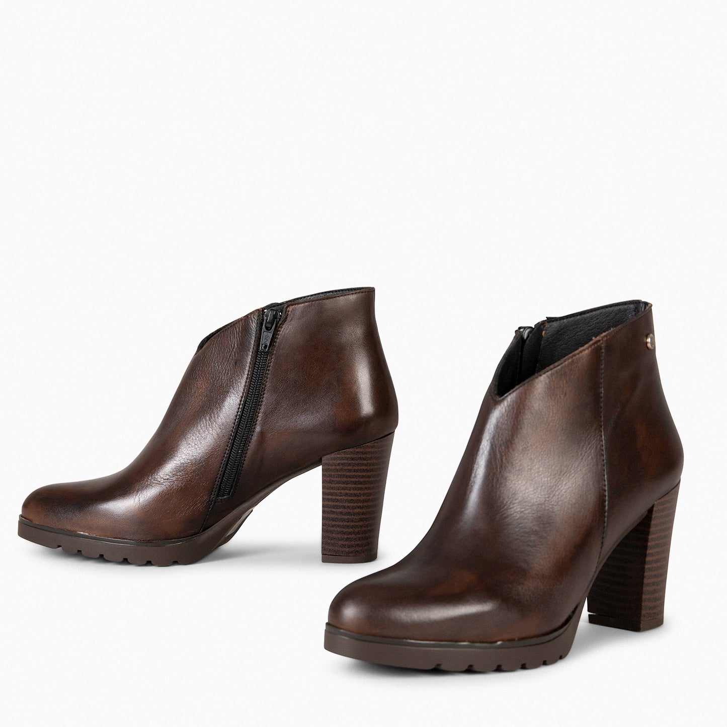 CLASSIC - Botins femininos com salto CASTANHO