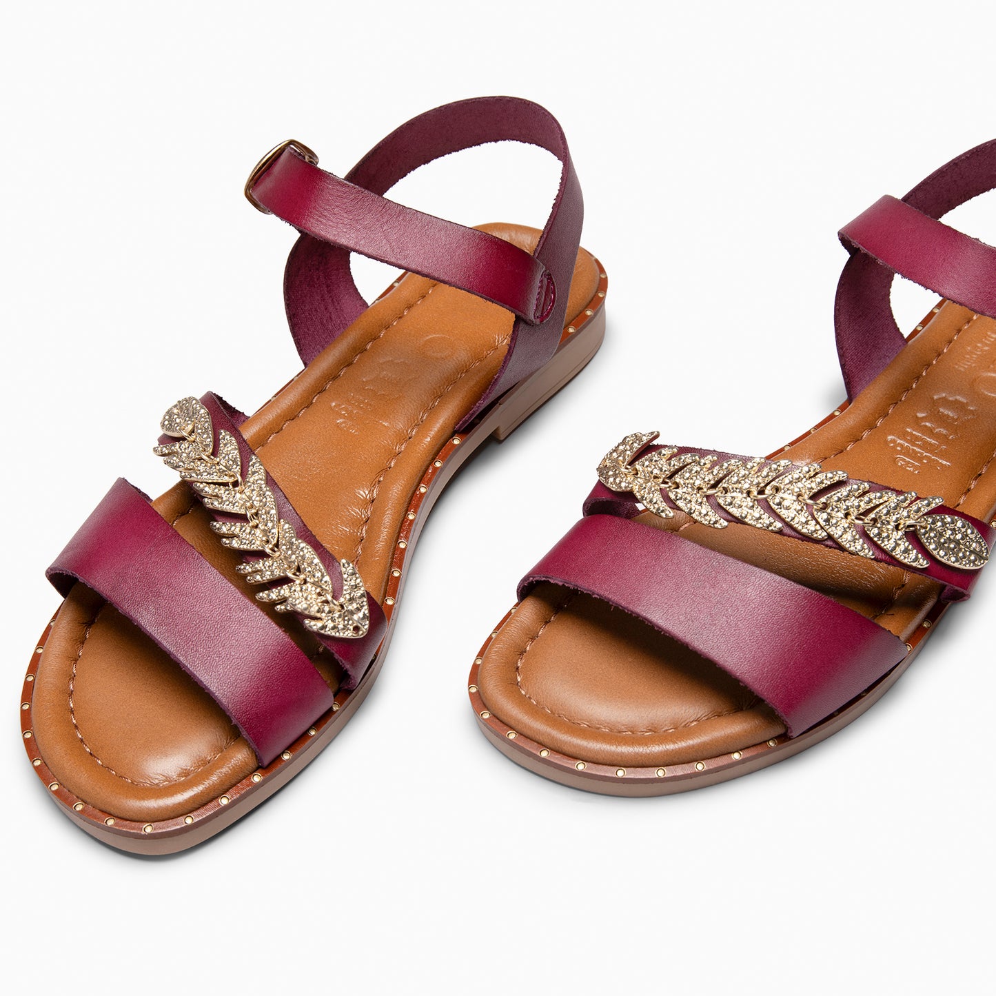 THEMIS - Sandalias planas de cuero VINO