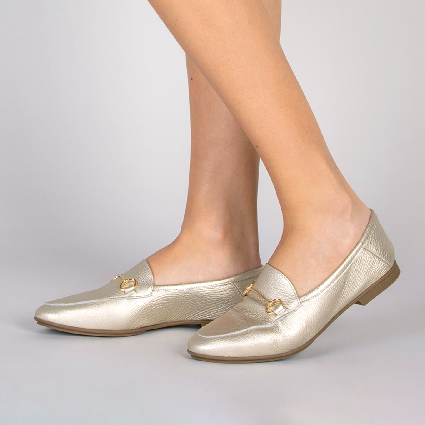 STYLE – Mocasines planos con adorno metalizado PLATINO