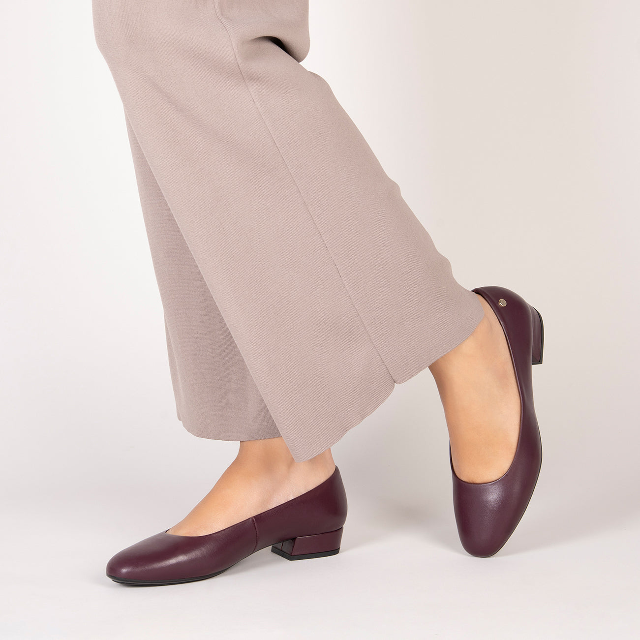 URBAN XS – Zapatos de tacón bajo GRANATE