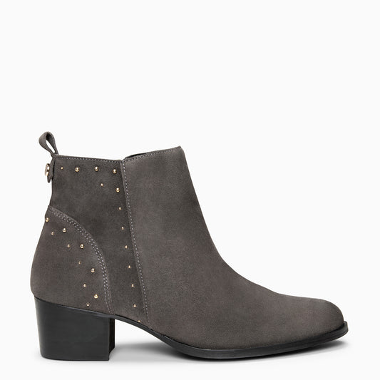 DUSTY– botines de serraje con tachas GRIS