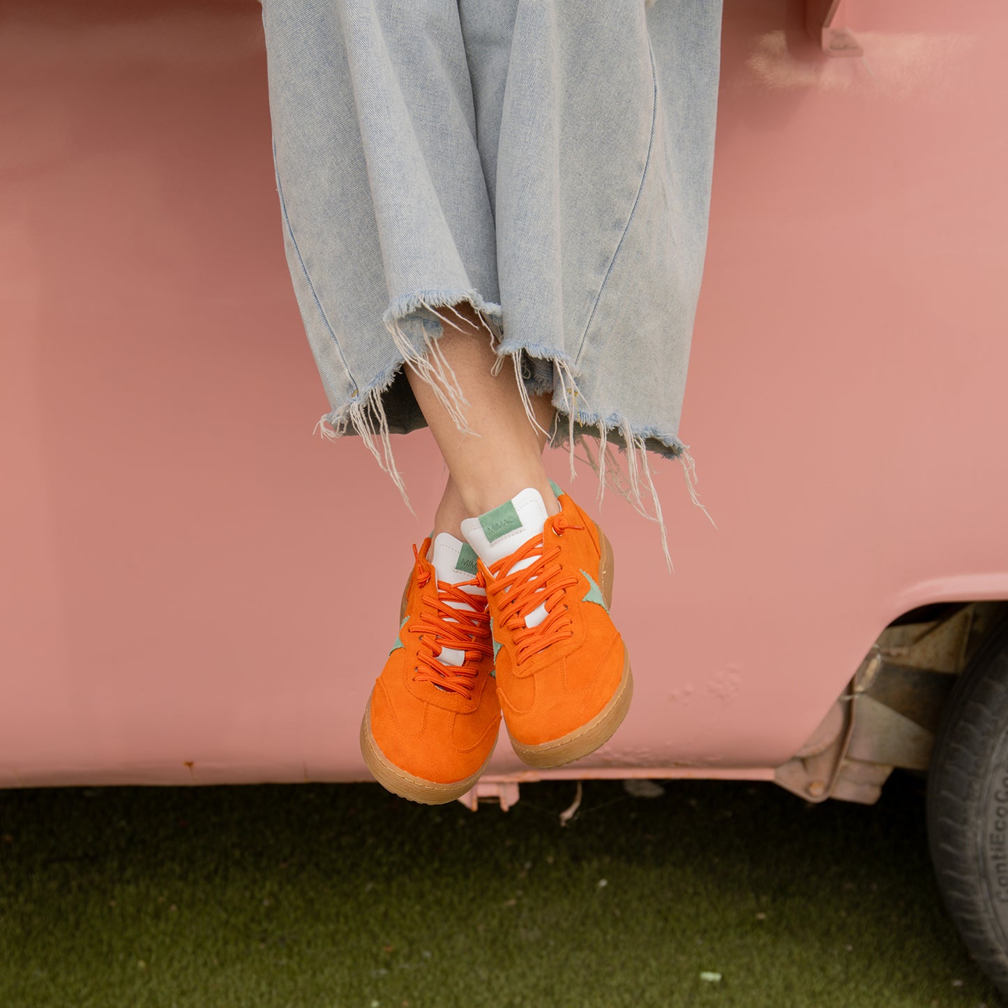 STÜDIO 01 - DEPORTIVOS NARANJA