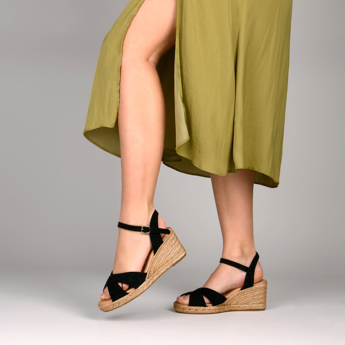 CALPE - Cuña de yute artesanal con tiras cruzadas NEGRO