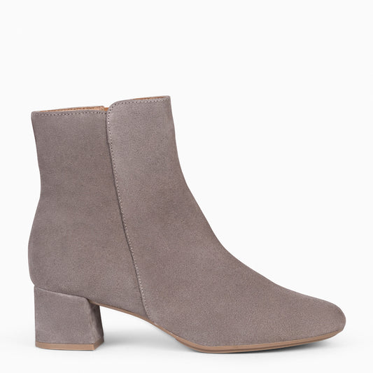 MAIA - Botins Femininos em Camurça TAUPE