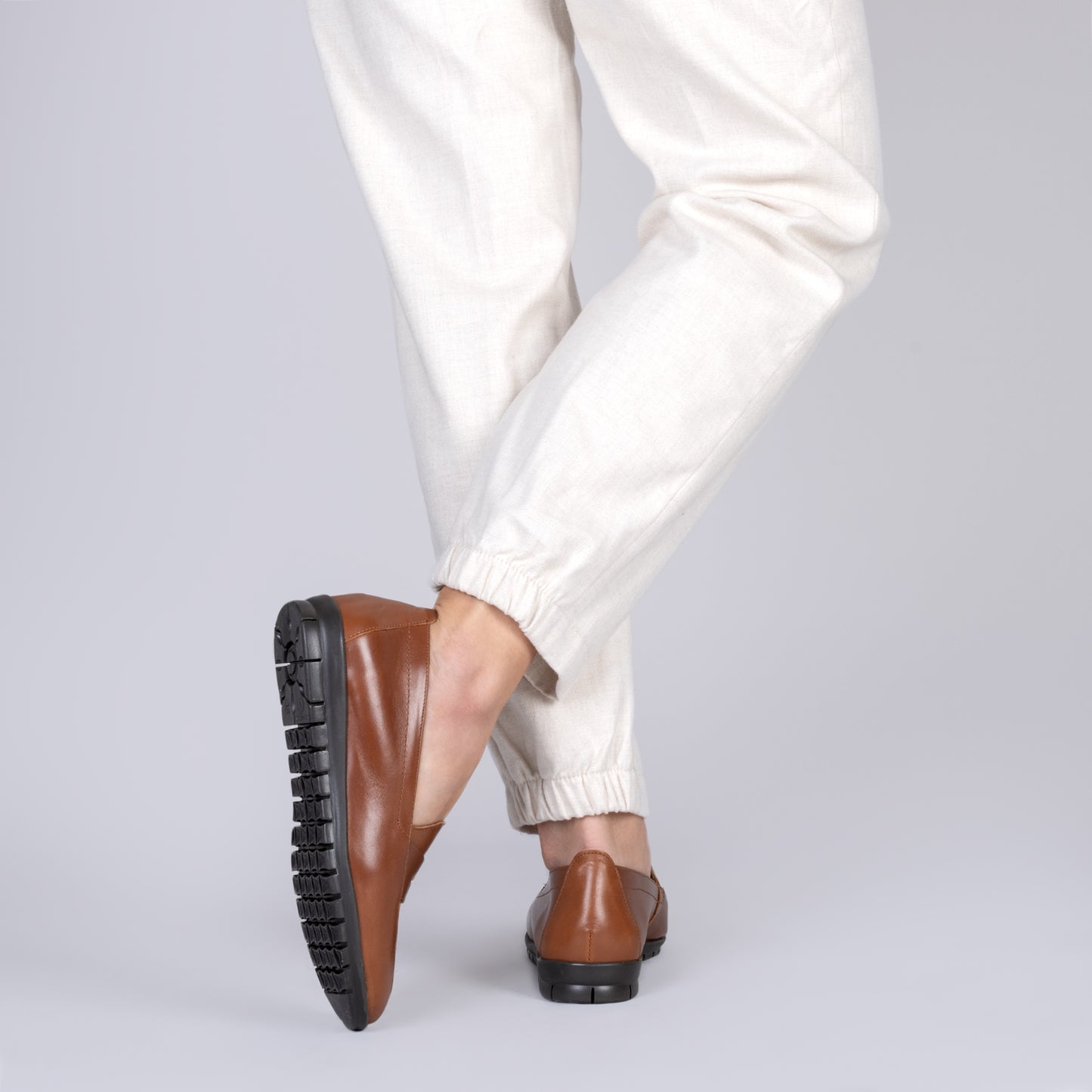 360 – Mocasines con antifaz y cuña interna CUERO