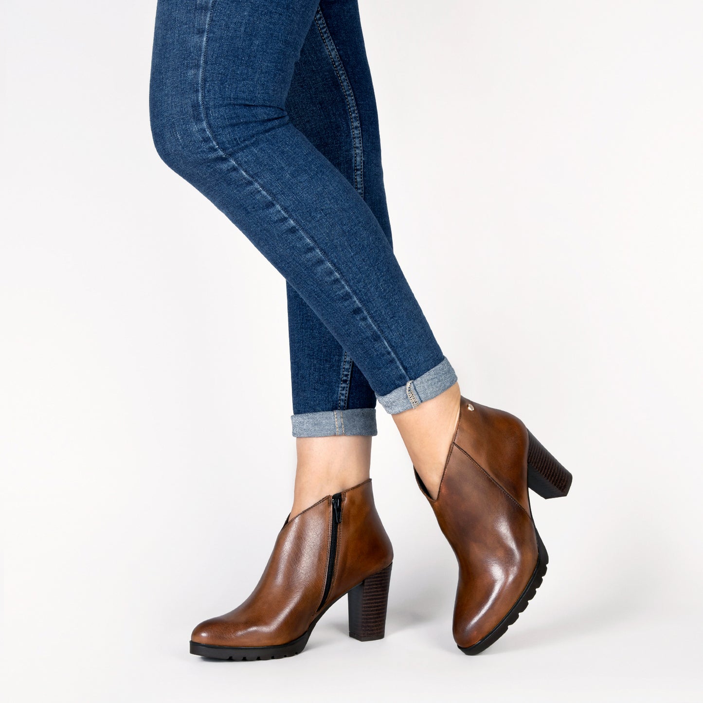 CLASSIC - Botins femininos com salto em COURO