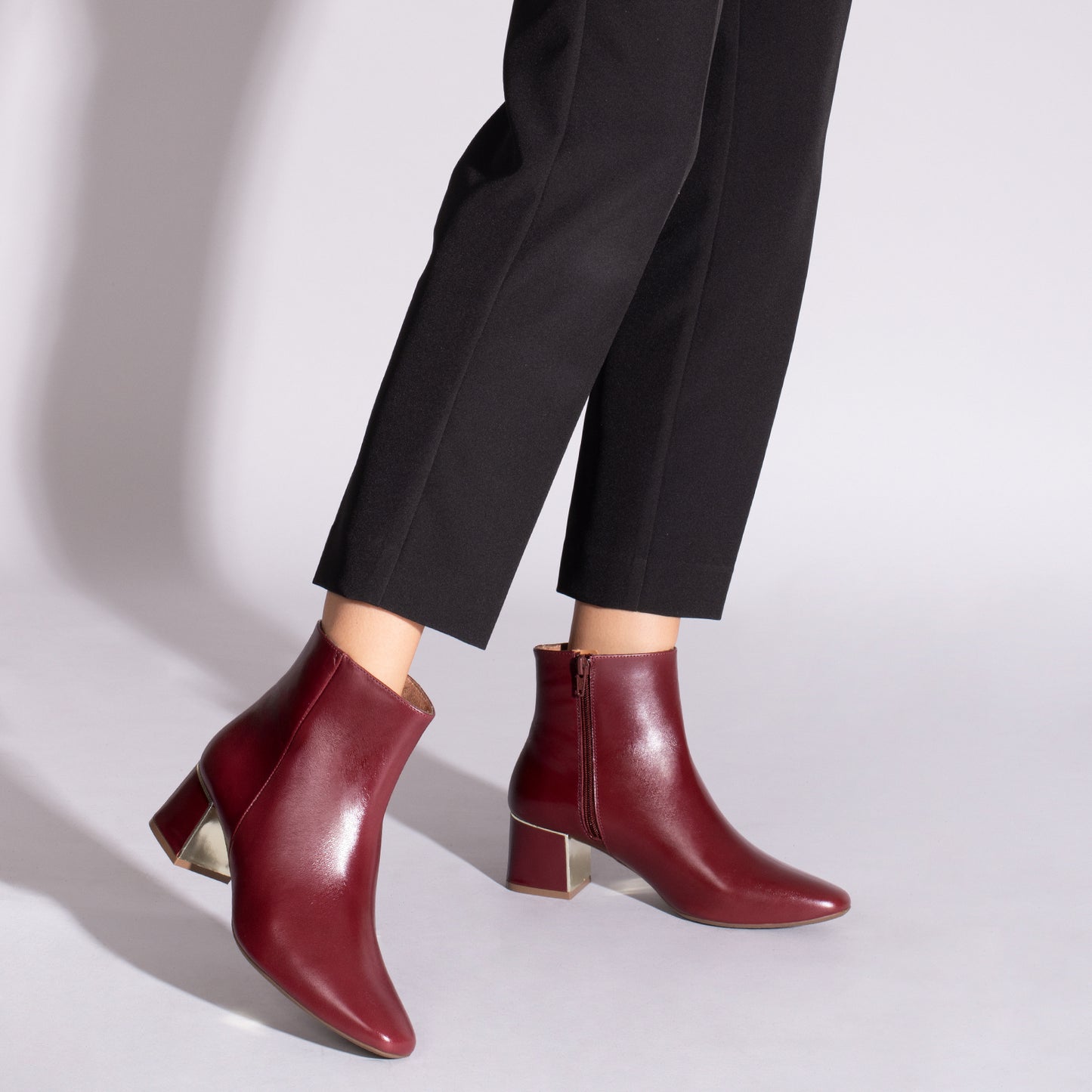 Bottines à talons GOLD BURGUNDY avec détail doré 