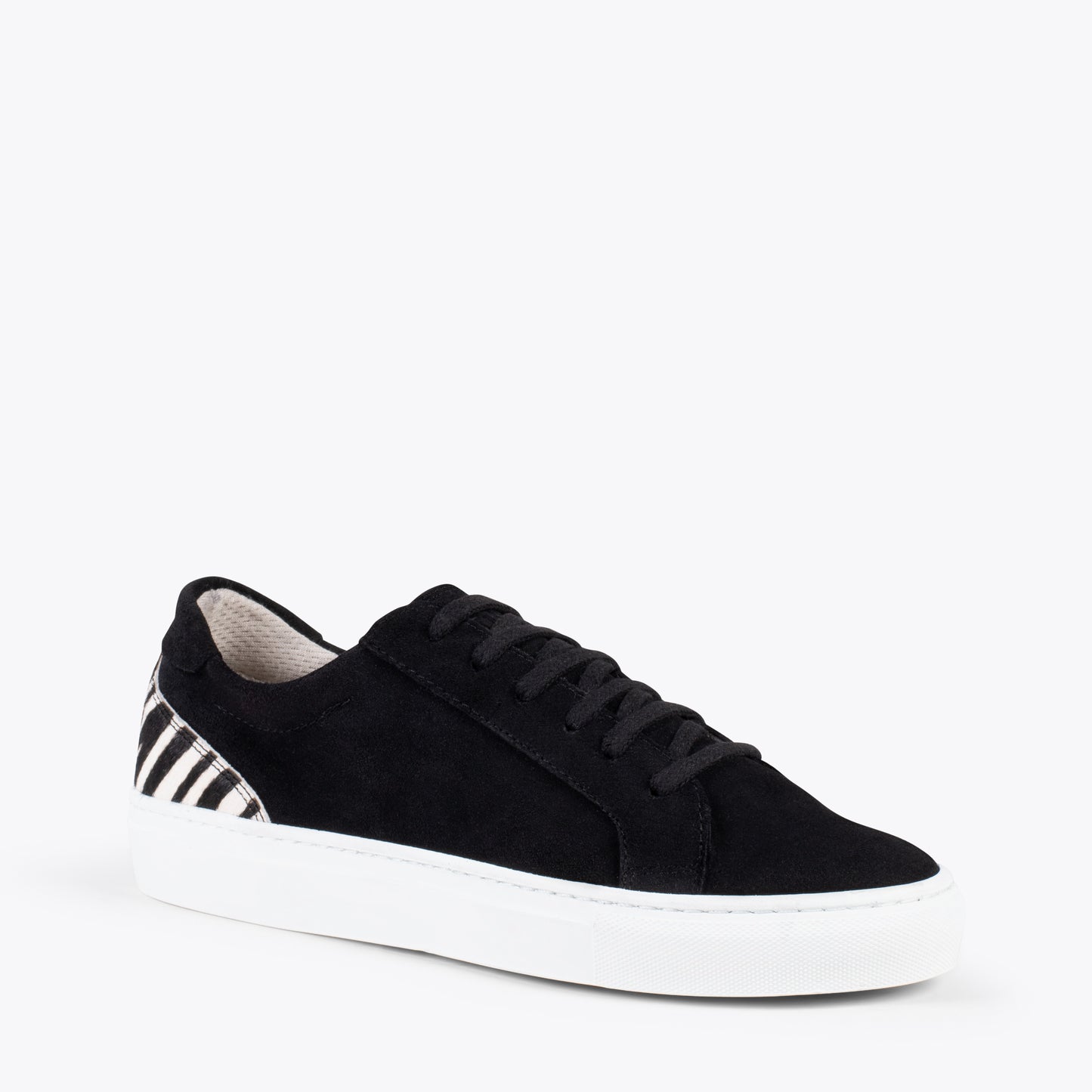 ENJOY – Sneakers de piel de serraje negro y CEBRA